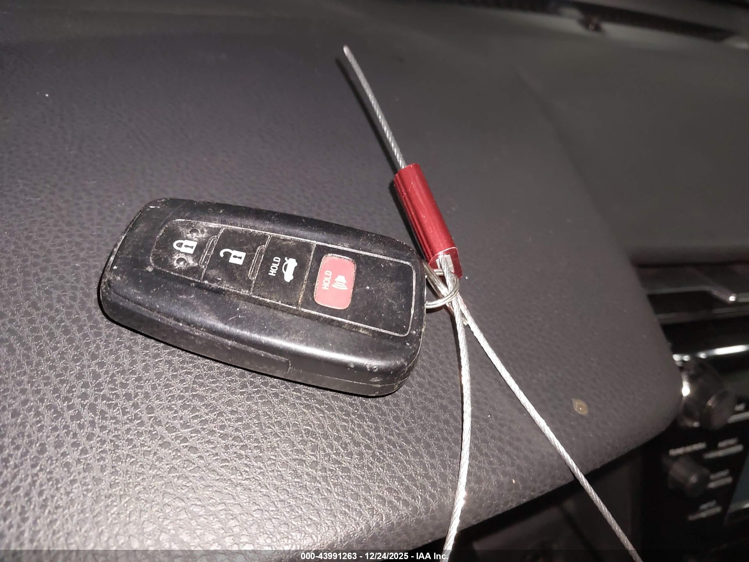 TOYOTA CAMRY image 11
