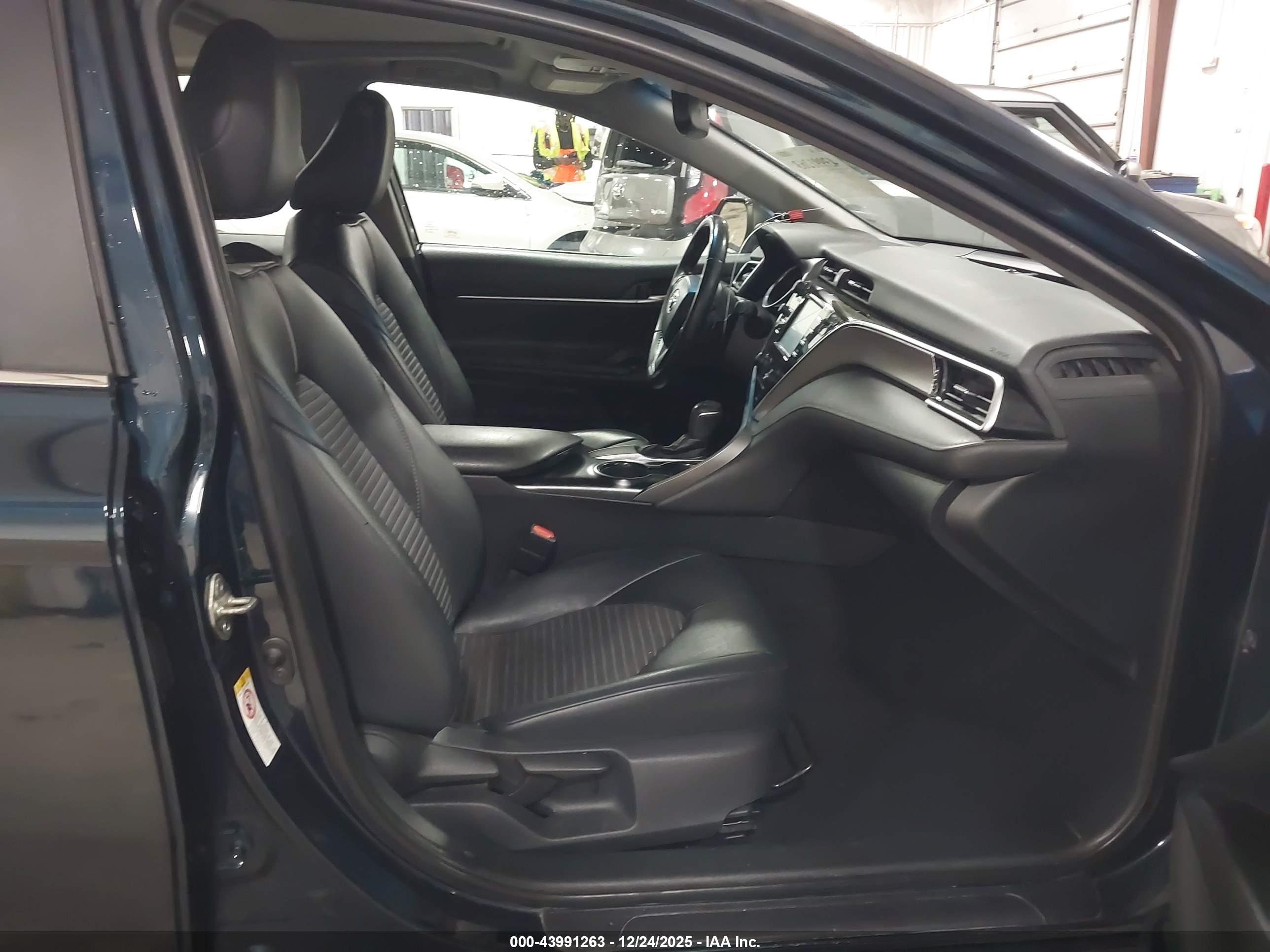 TOYOTA CAMRY image 5