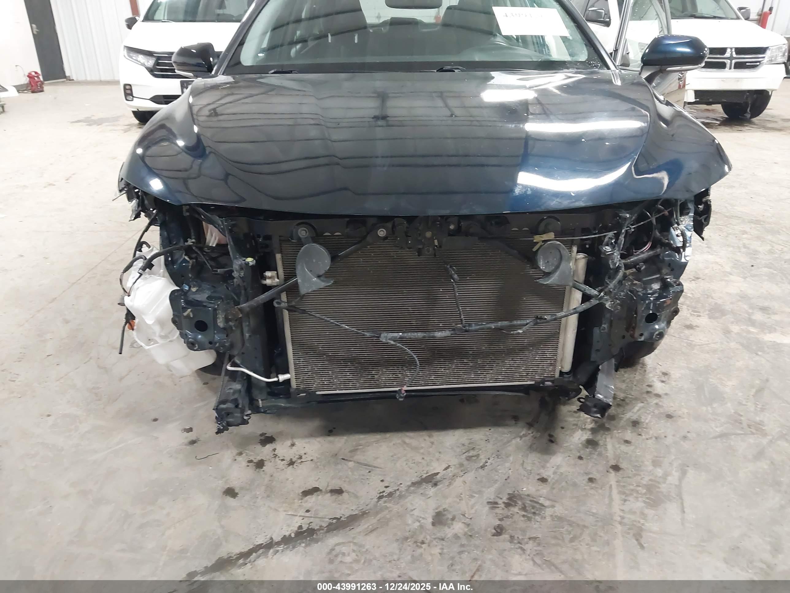TOYOTA CAMRY image 6