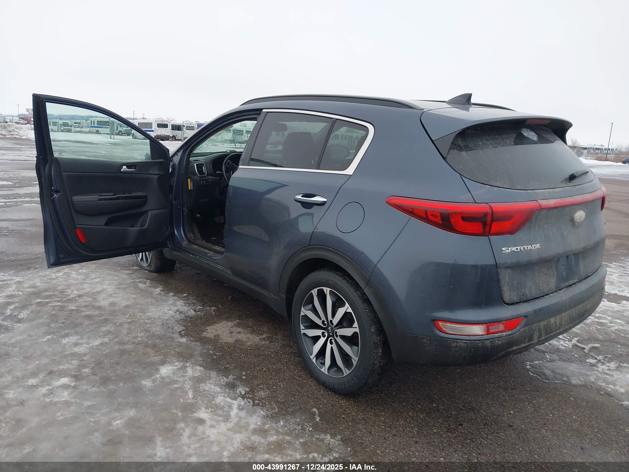 KIA SPORTAGE image 3
