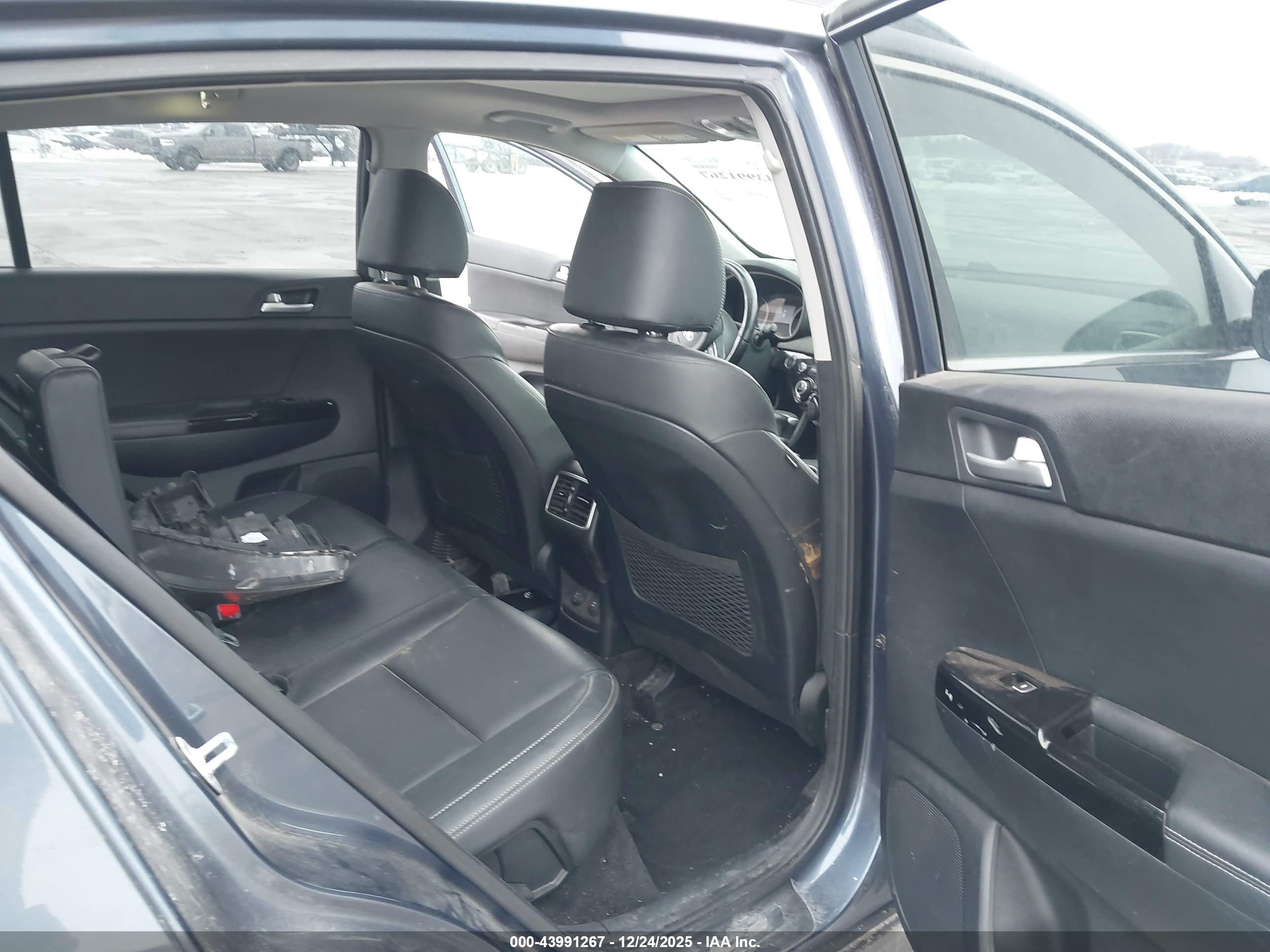 KIA SPORTAGE image 8