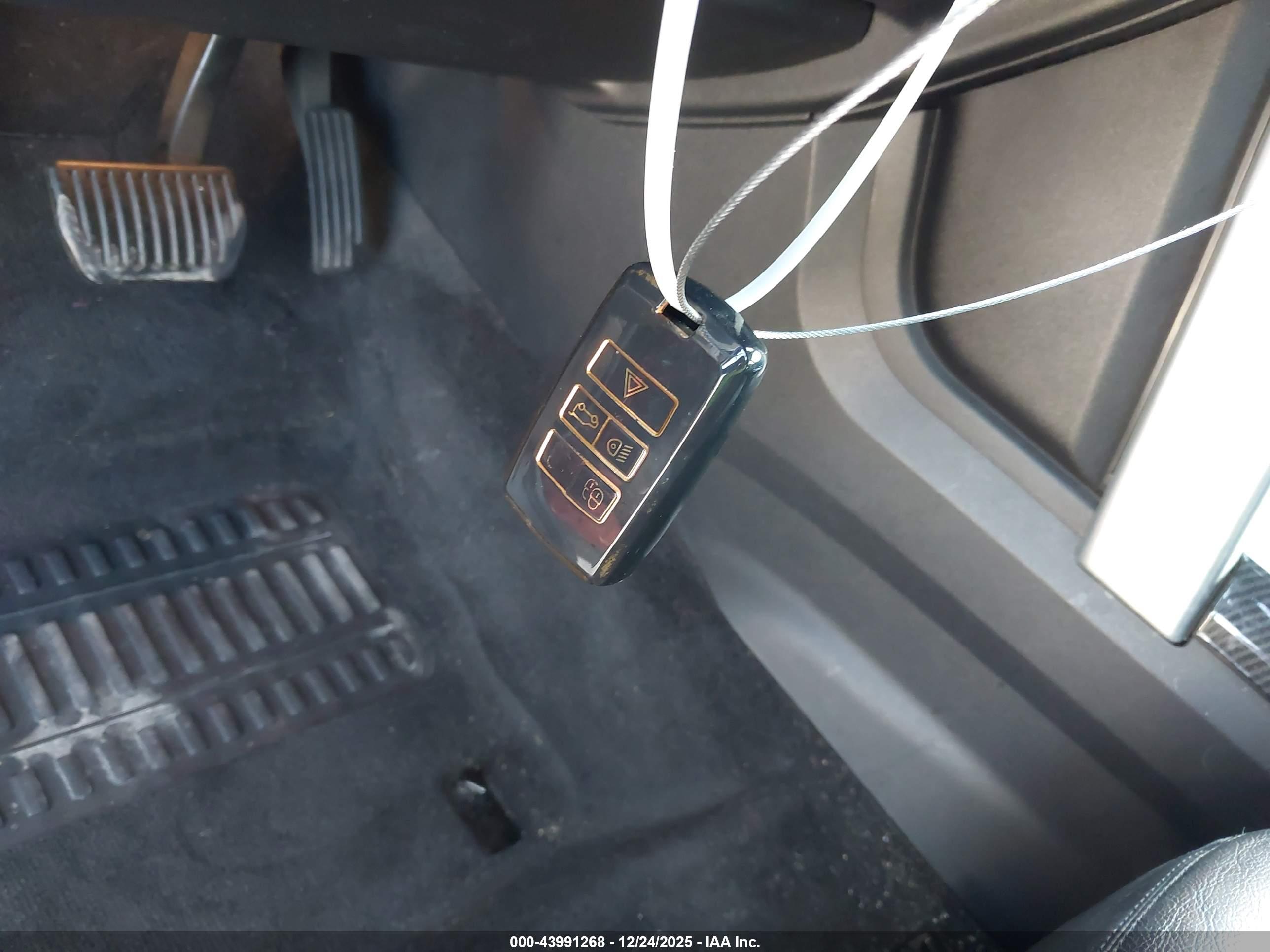 LAND ROVER image 11