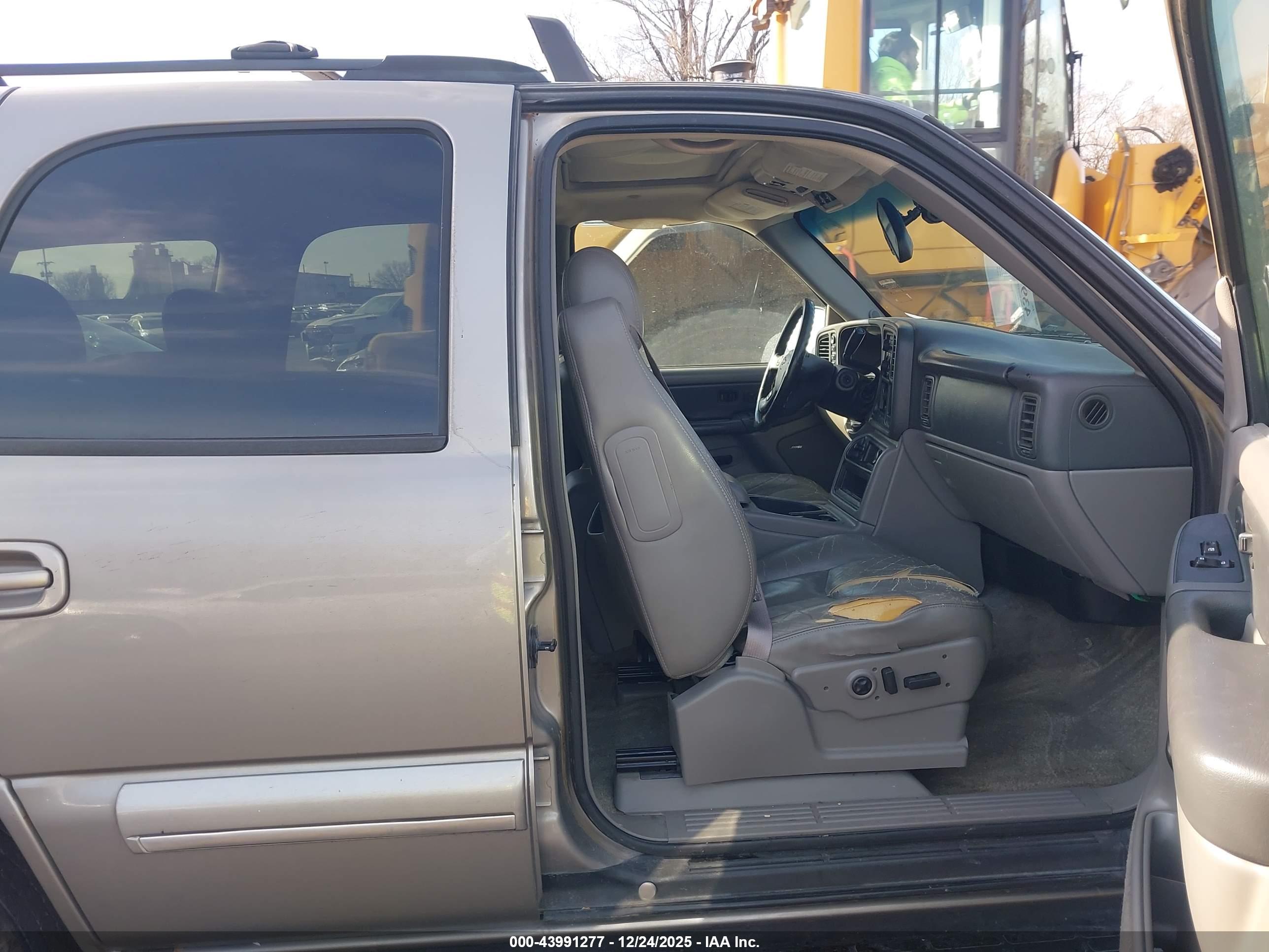 CHEVROLET TAHOE image 5