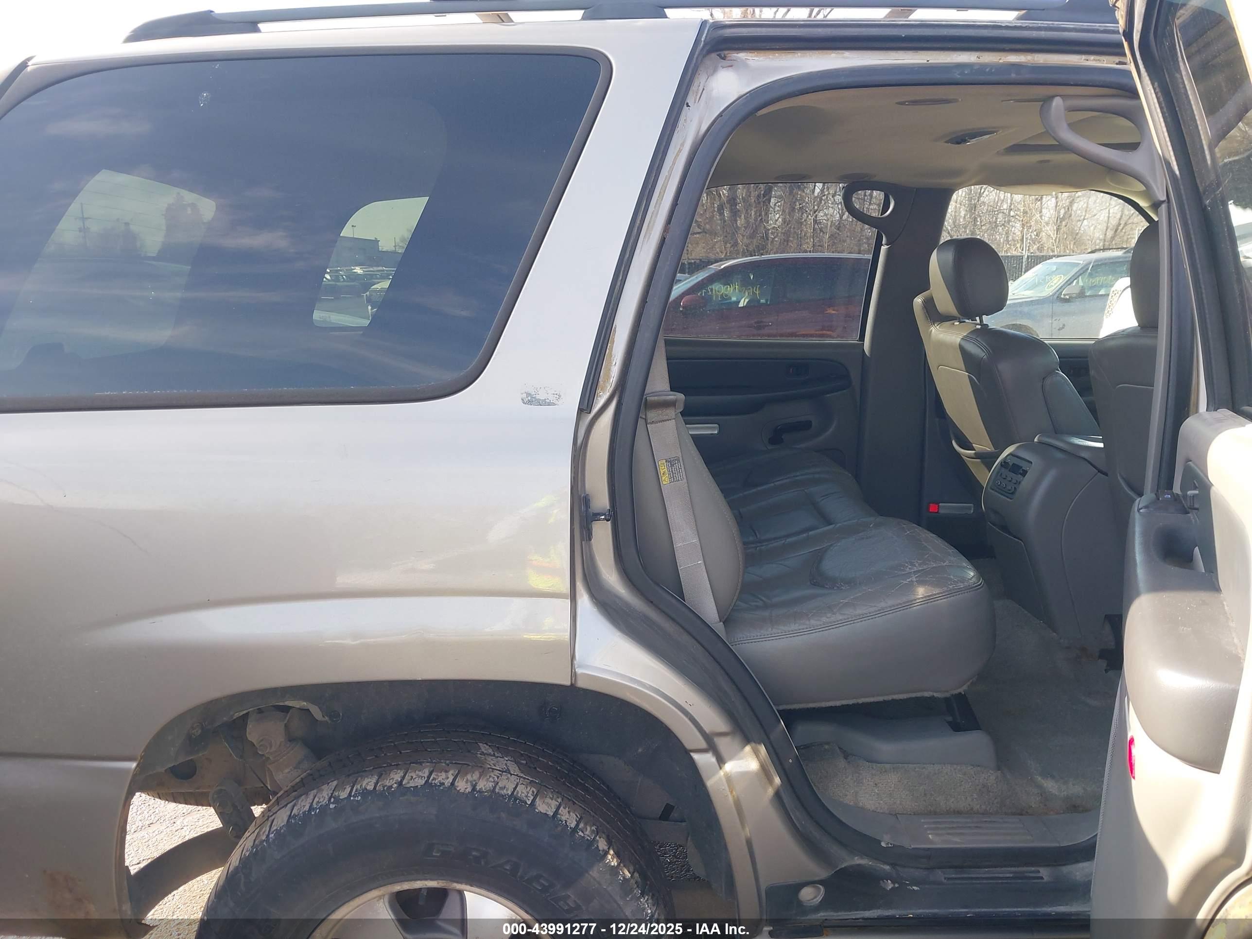 CHEVROLET TAHOE image 8