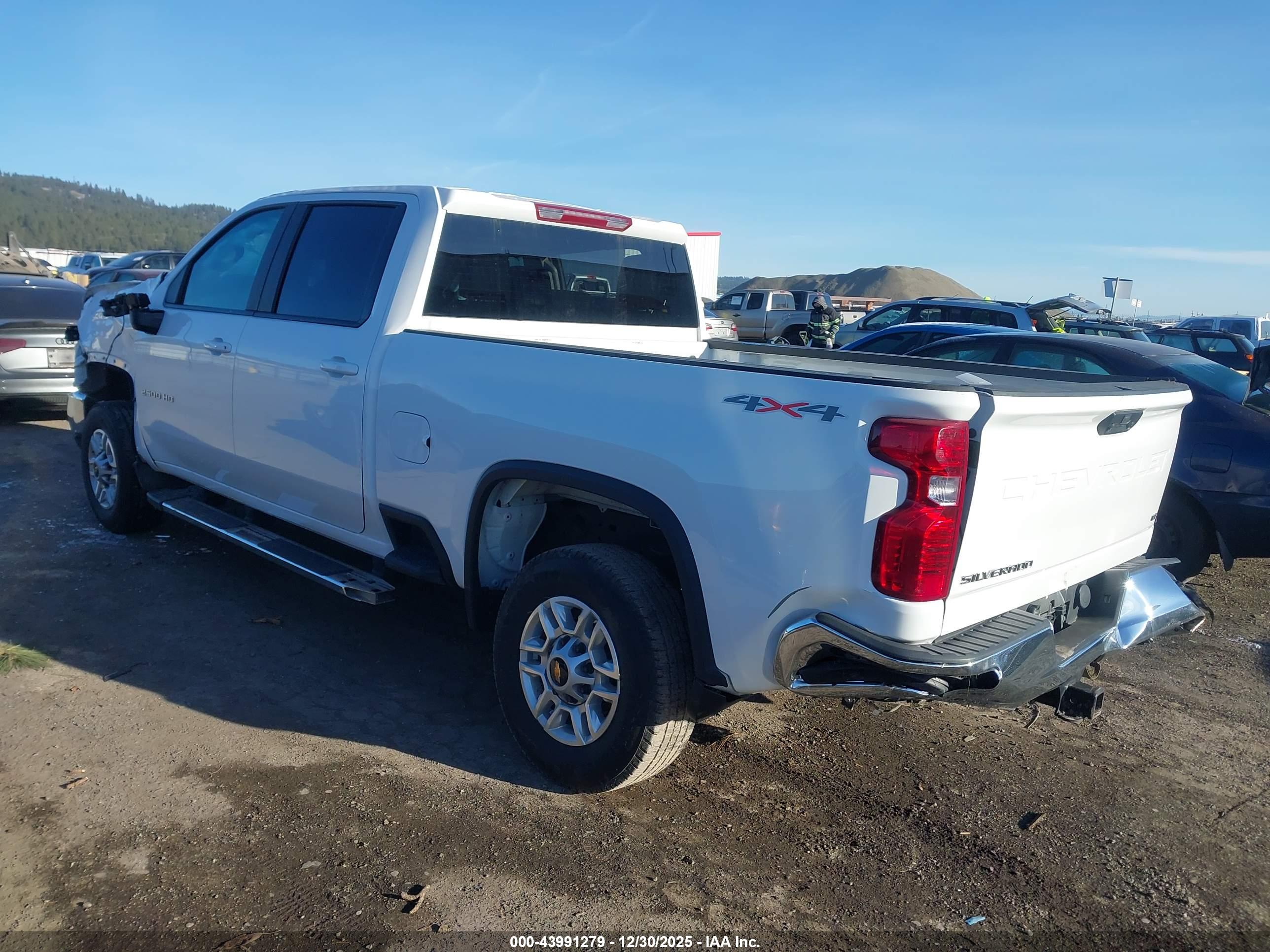 CHEVROLET SILVERADO image 3