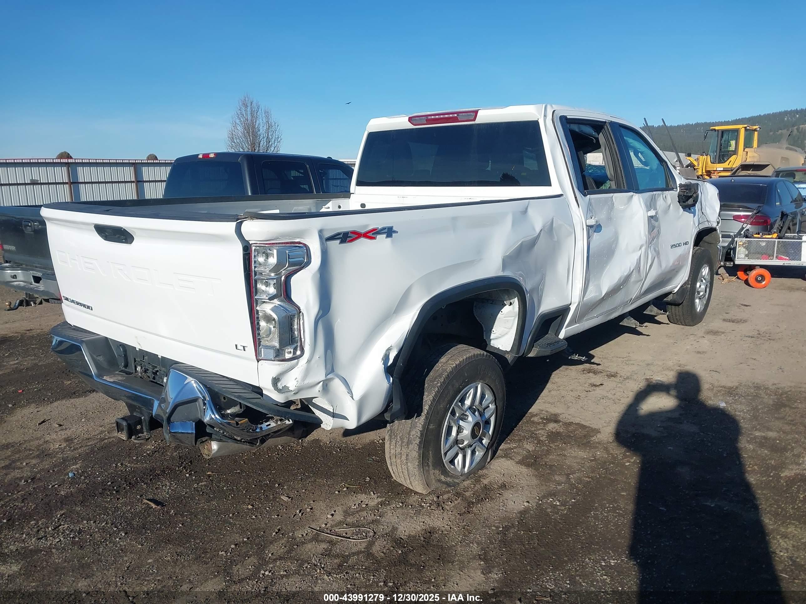 CHEVROLET SILVERADO image 4