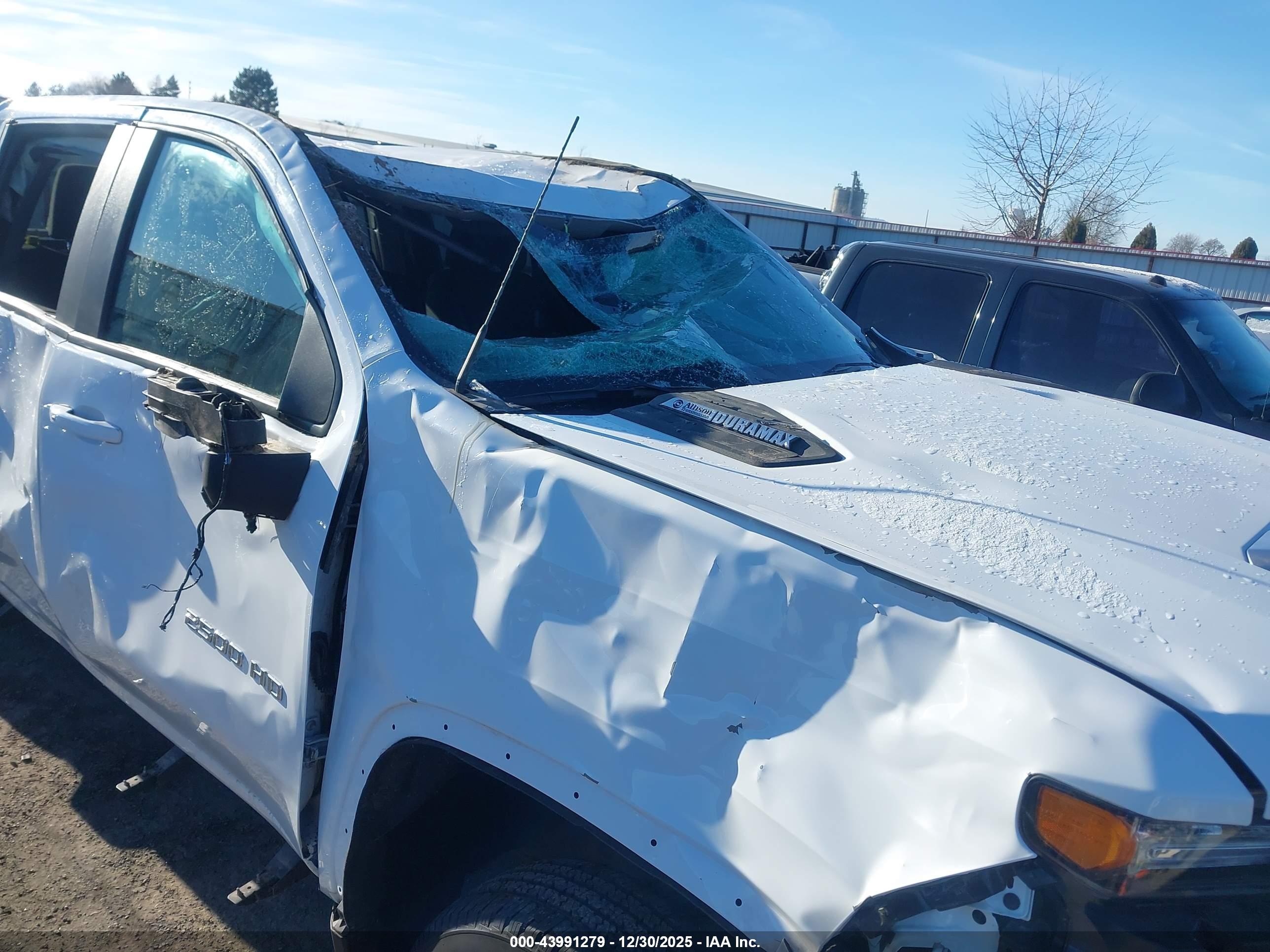 CHEVROLET SILVERADO image 6