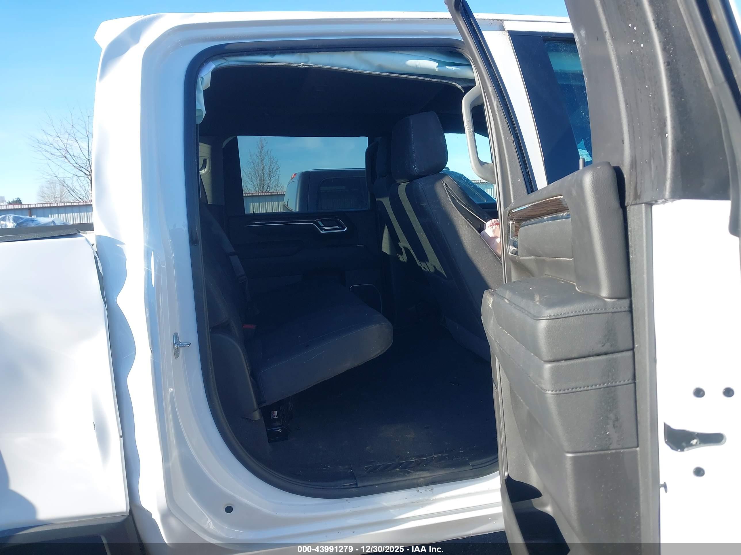 CHEVROLET SILVERADO image 8