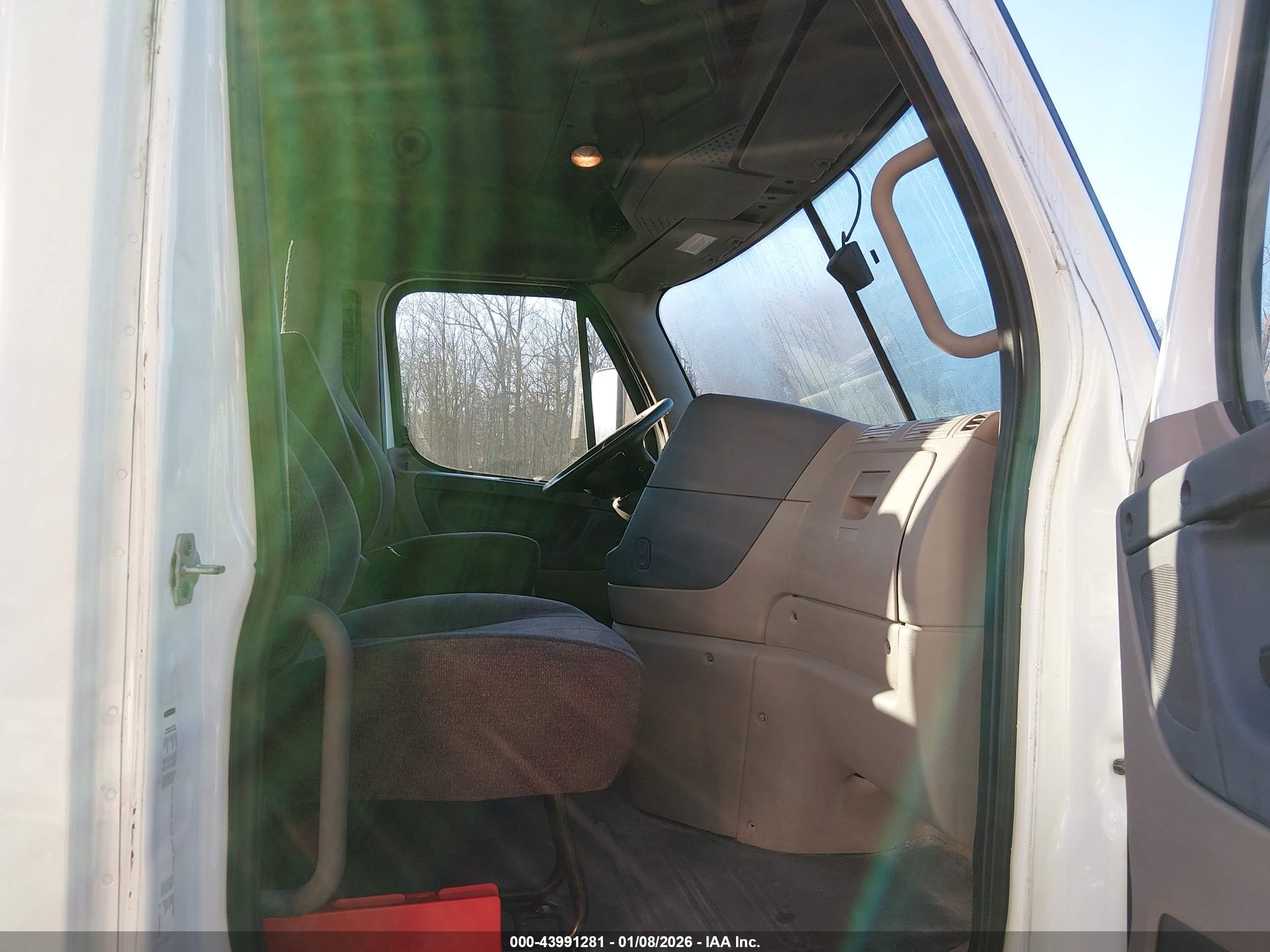 FREIGHTLINER CASCADIA image 8