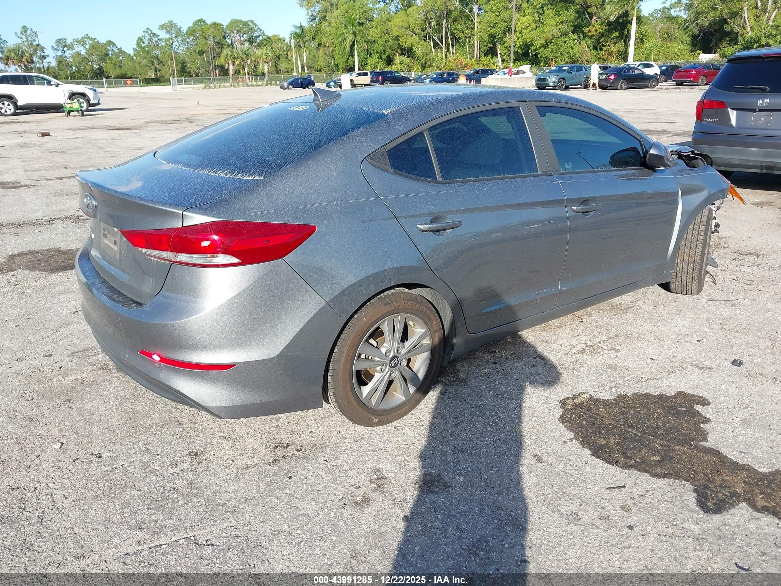 HYUNDAI ELANTRA image 4