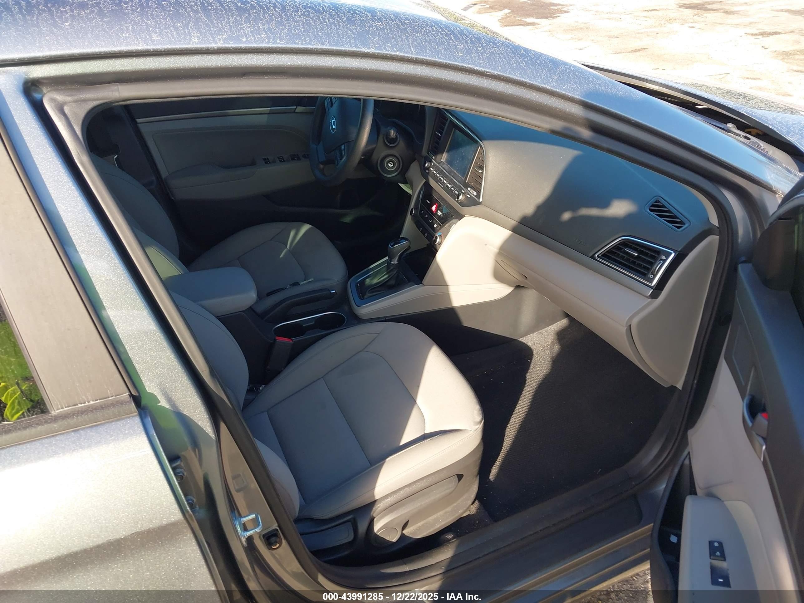 HYUNDAI ELANTRA image 5
