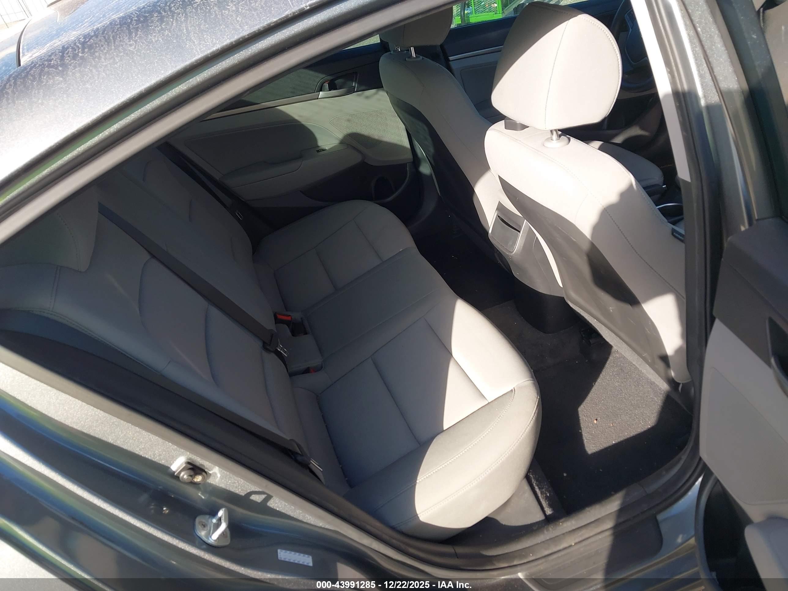 HYUNDAI ELANTRA image 8