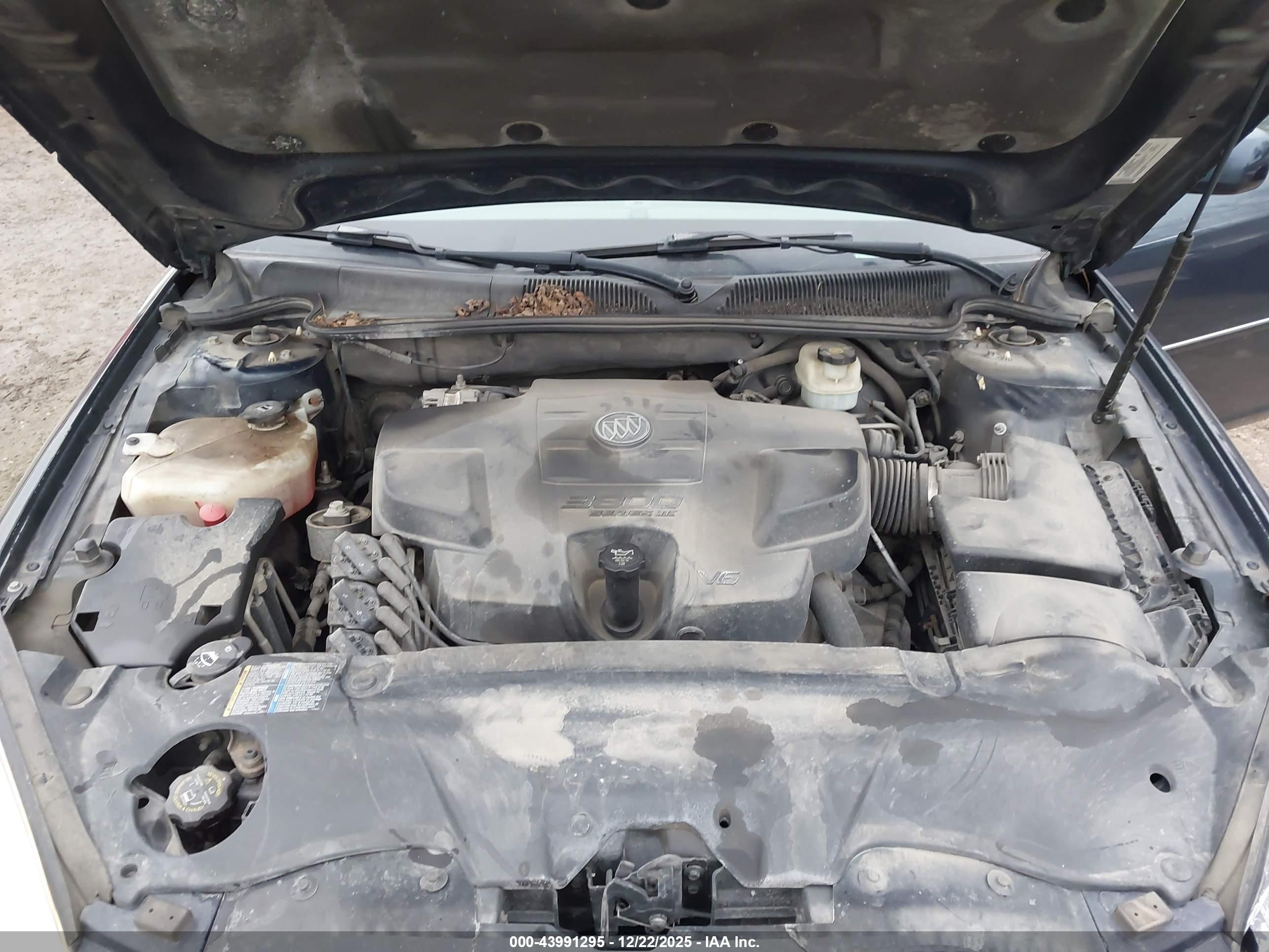 BUICK LUCERNE image 10