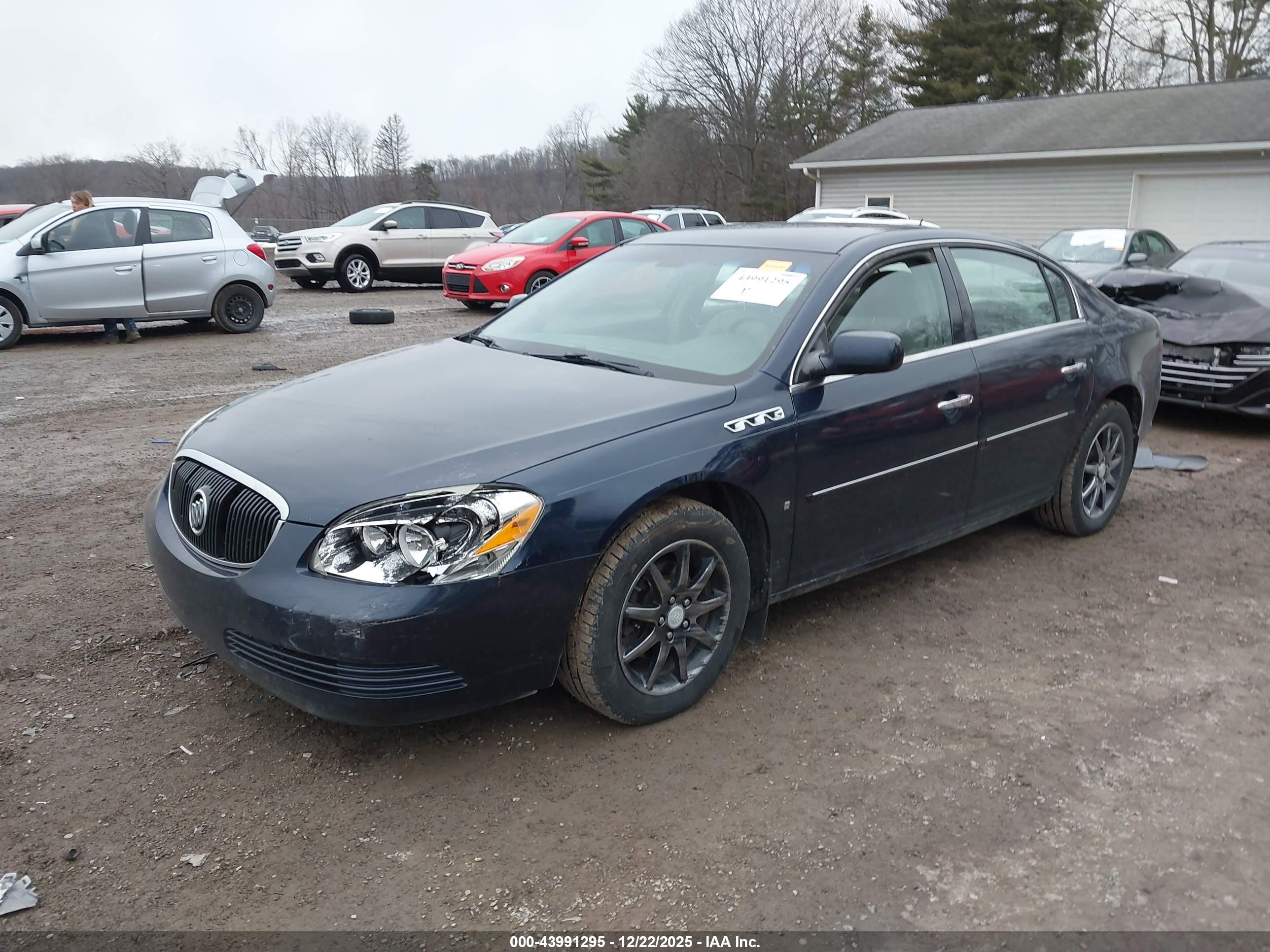 BUICK LUCERNE image 2
