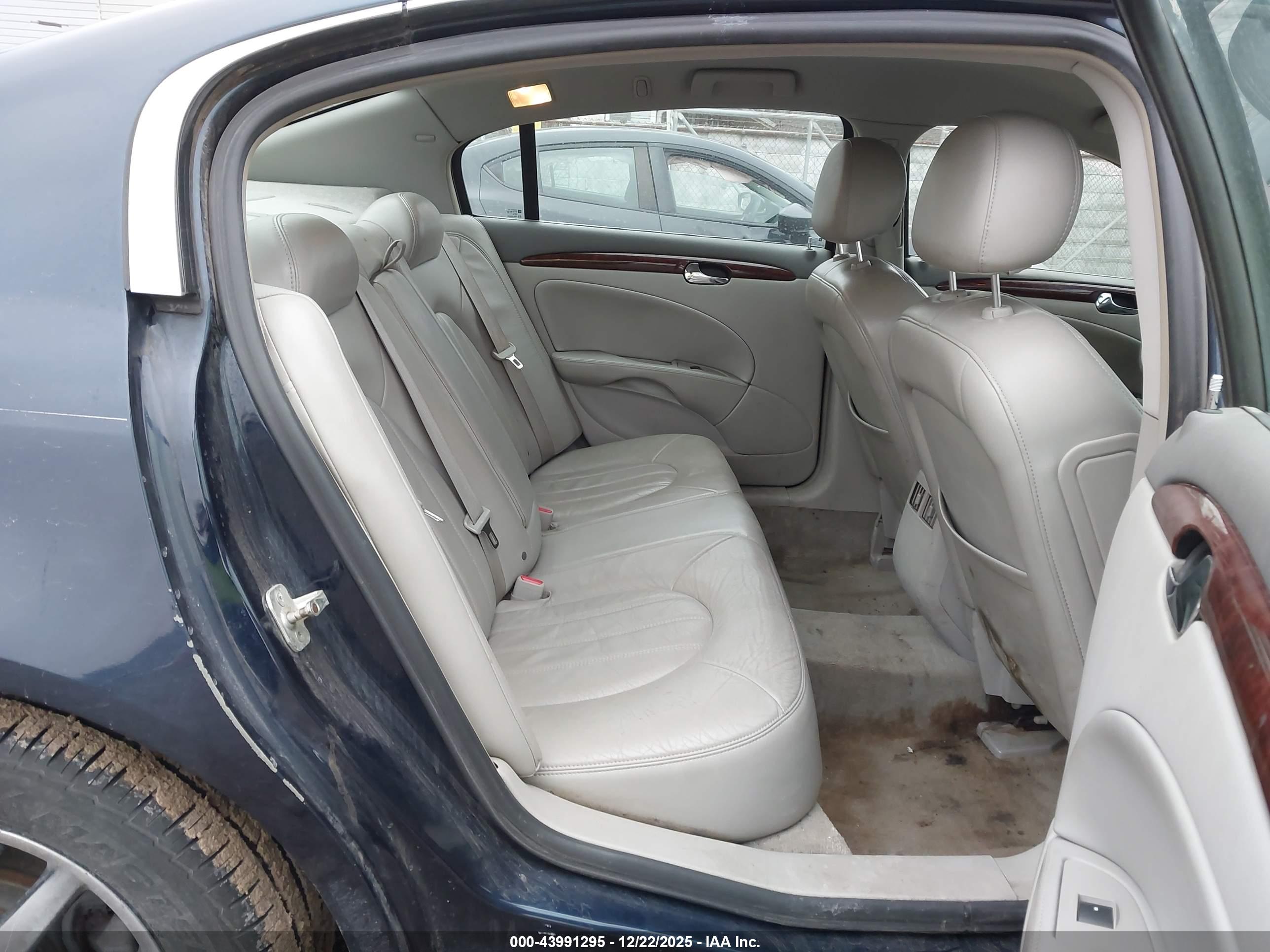 BUICK LUCERNE image 8
