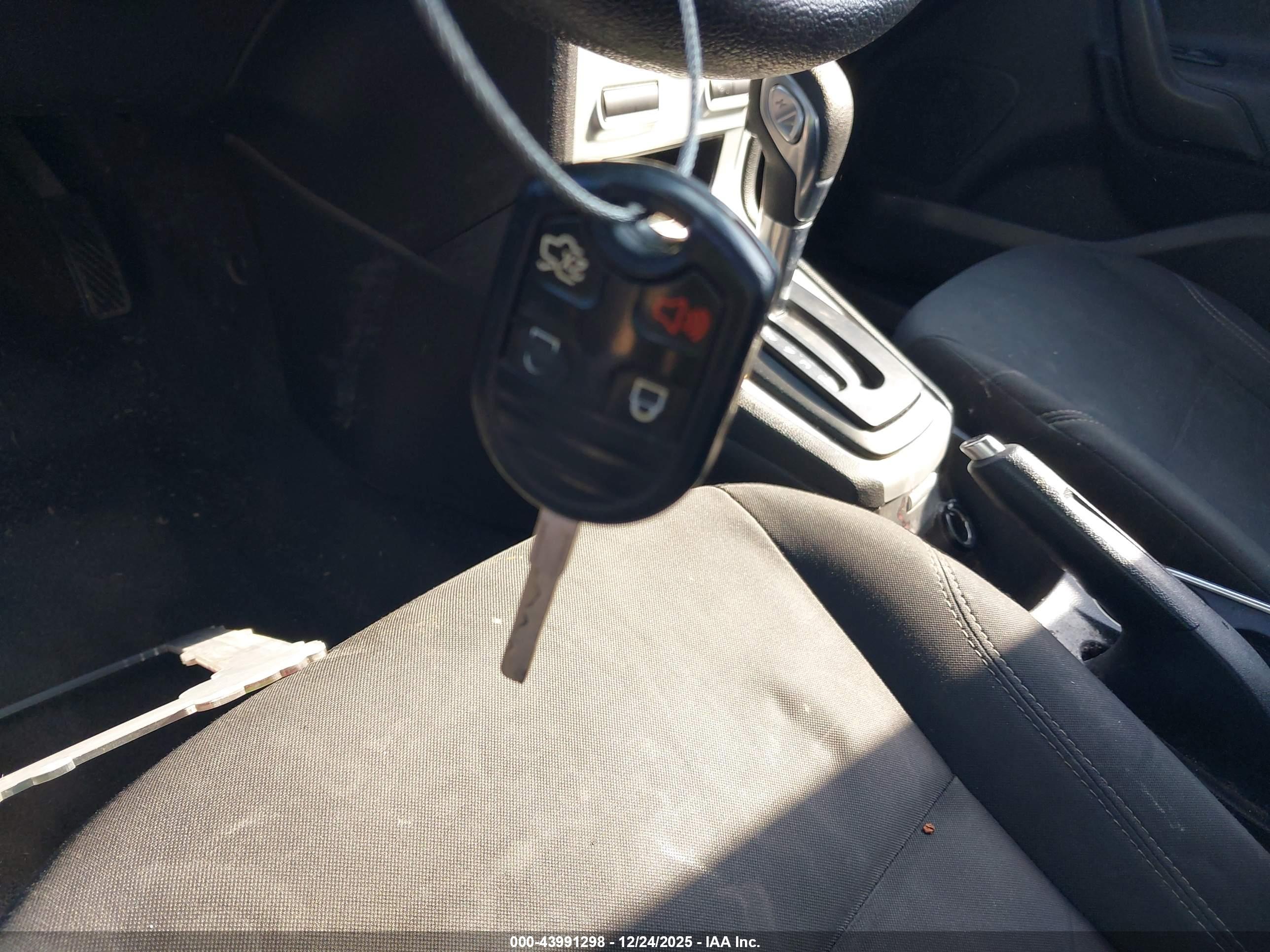 FORD FIESTA image 11