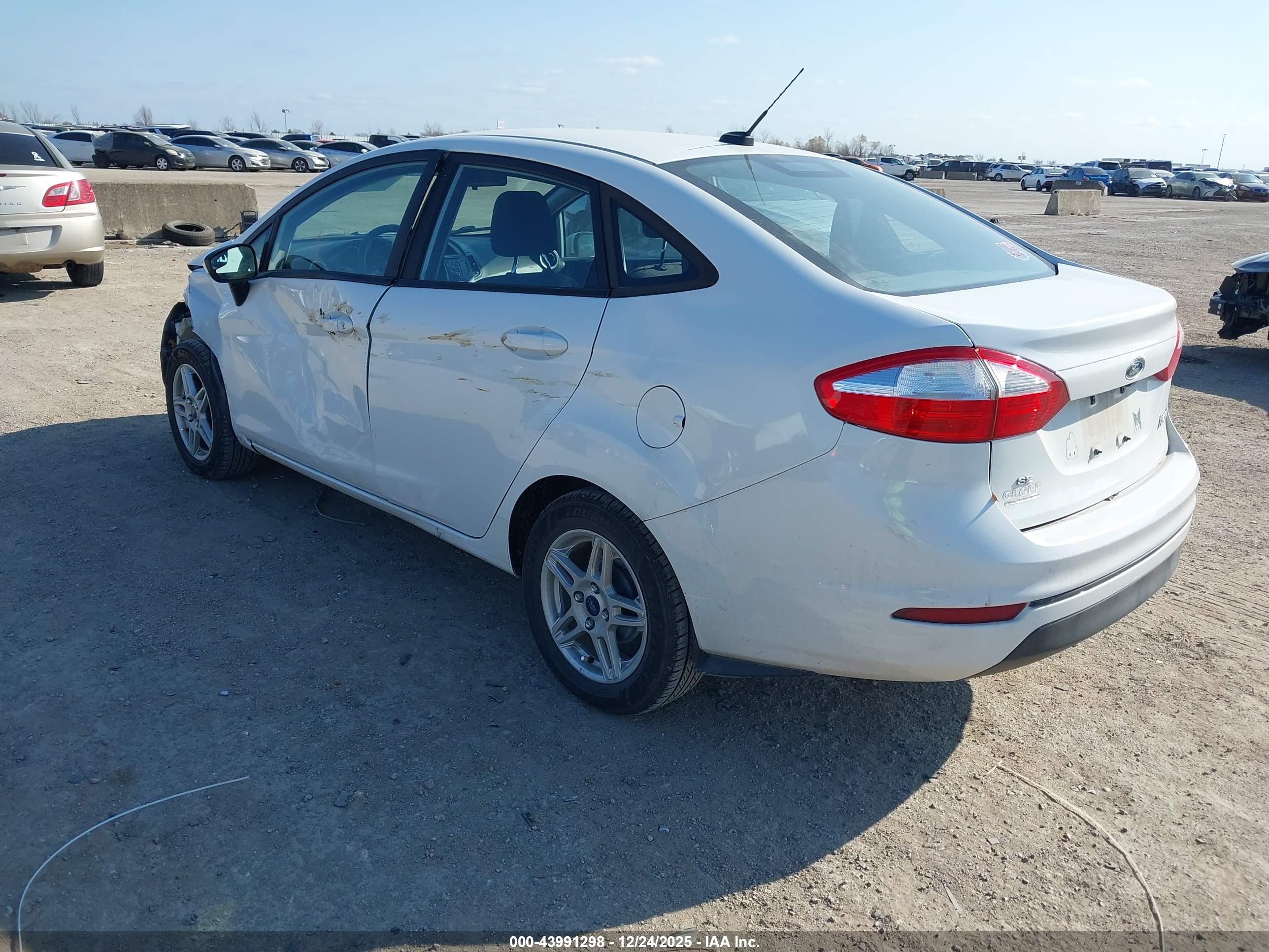 FORD FIESTA image 3