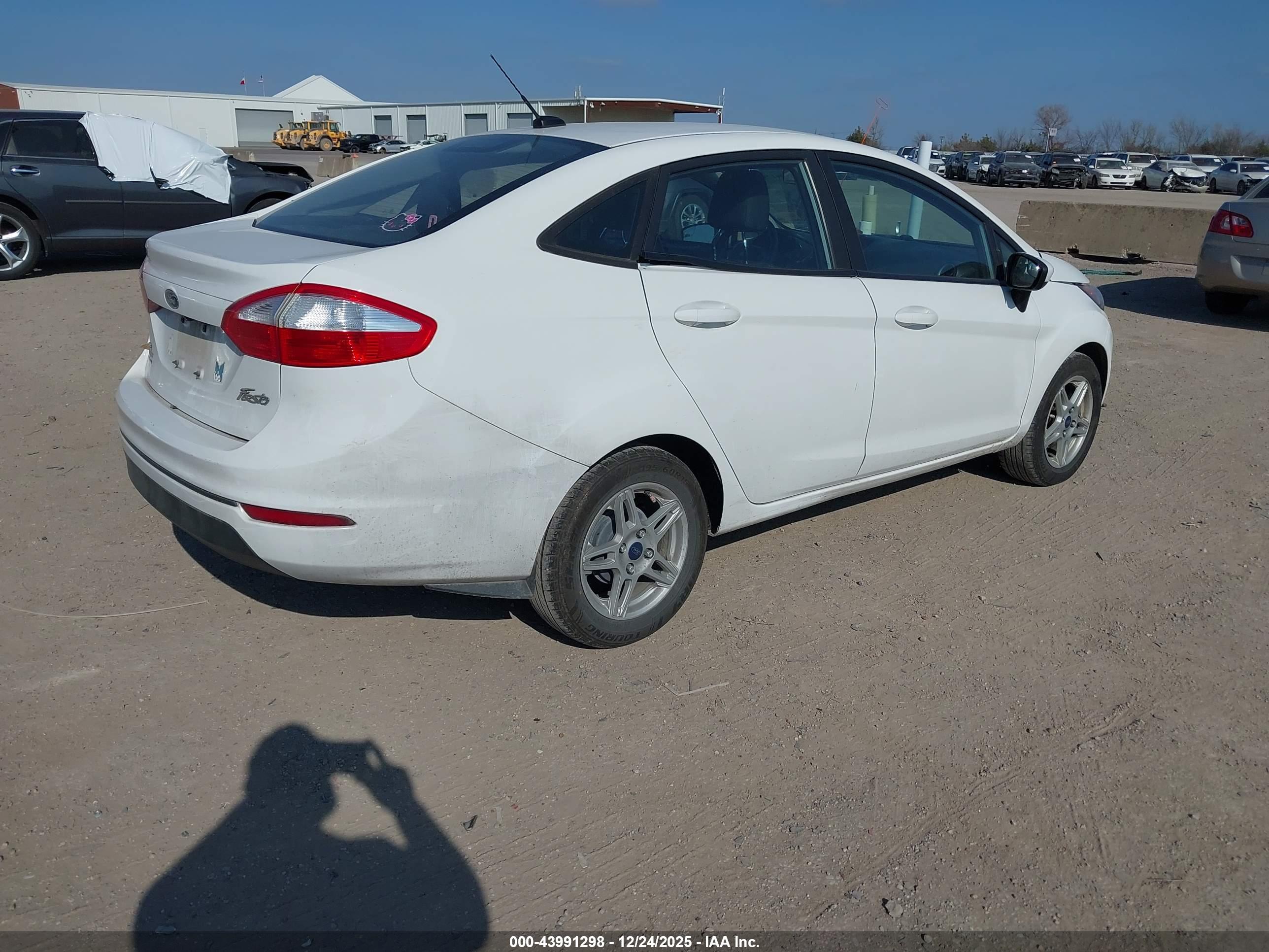 FORD FIESTA image 4