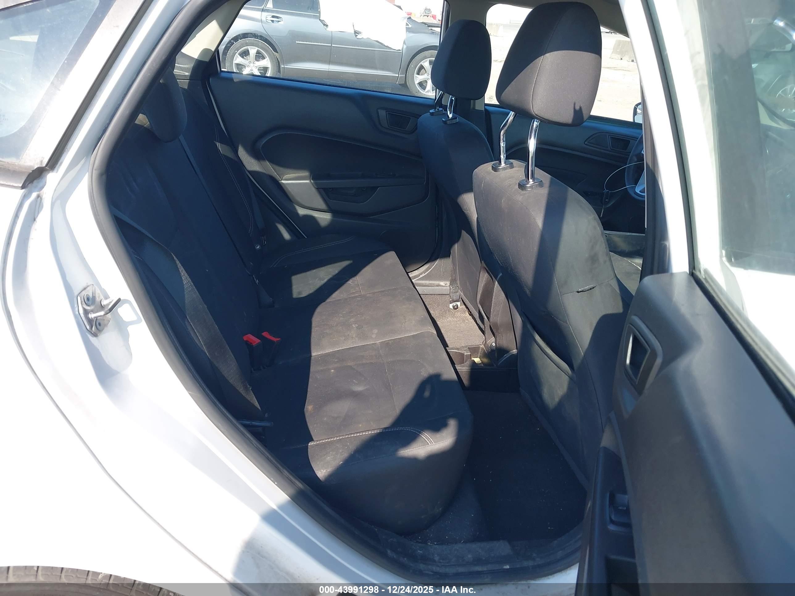 FORD FIESTA image 8