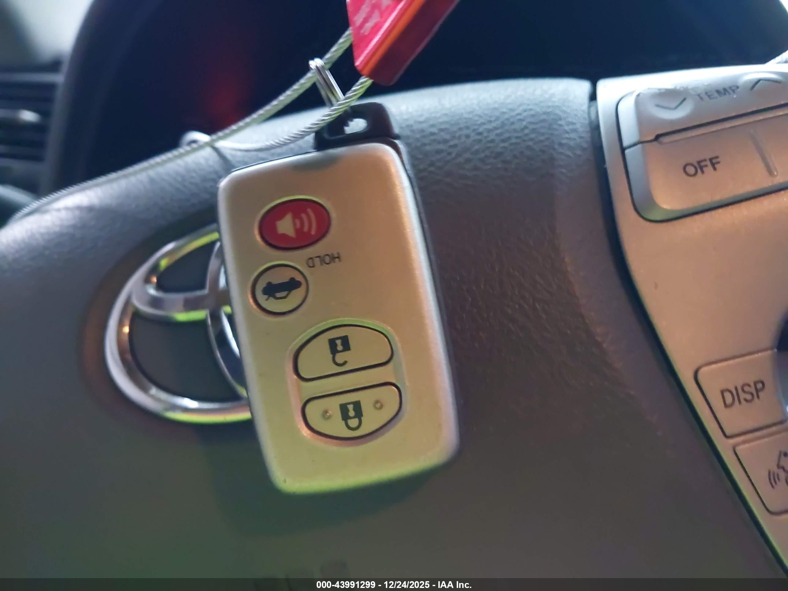 TOYOTA CAMRY image 11