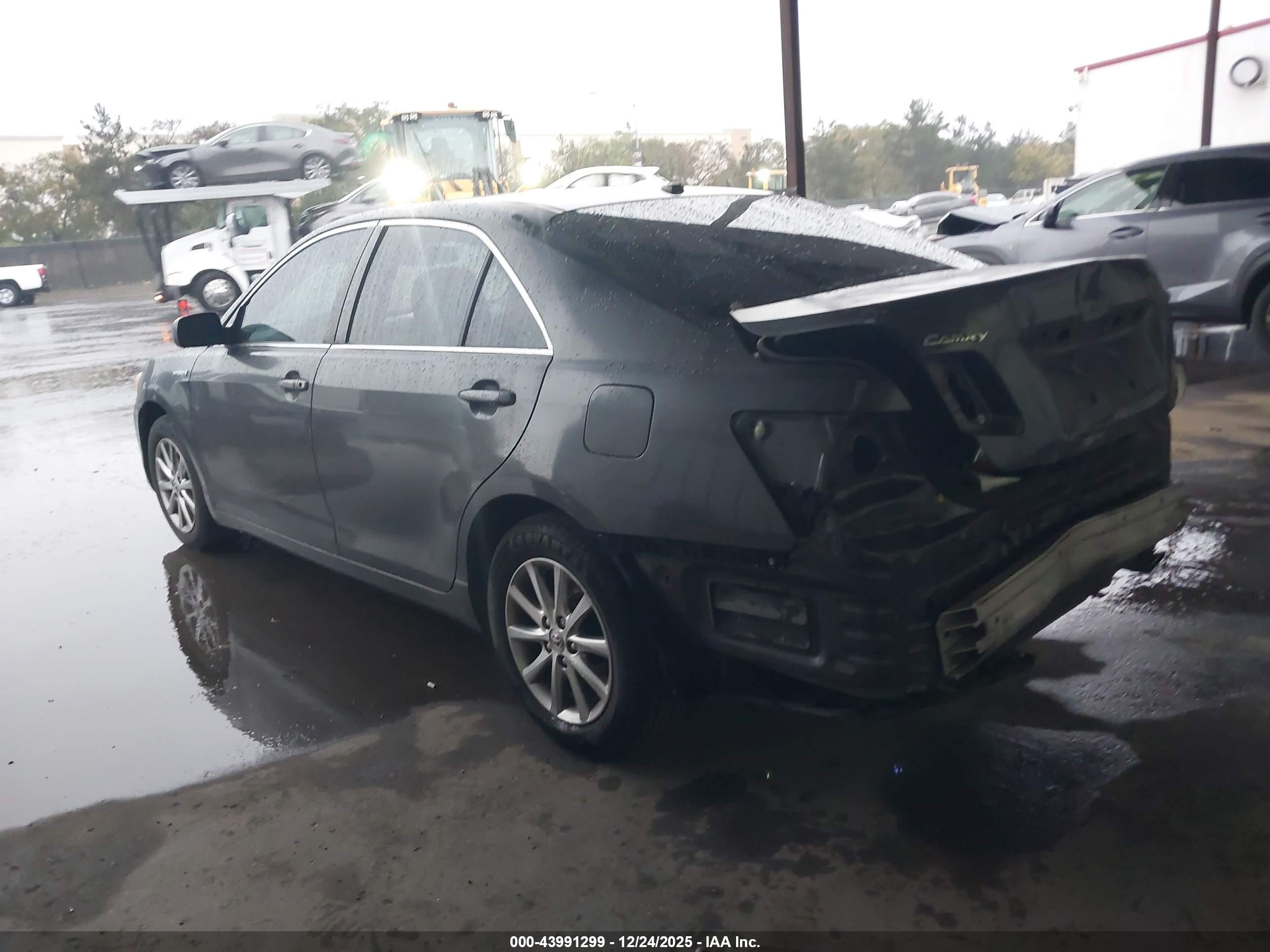 TOYOTA CAMRY image 3