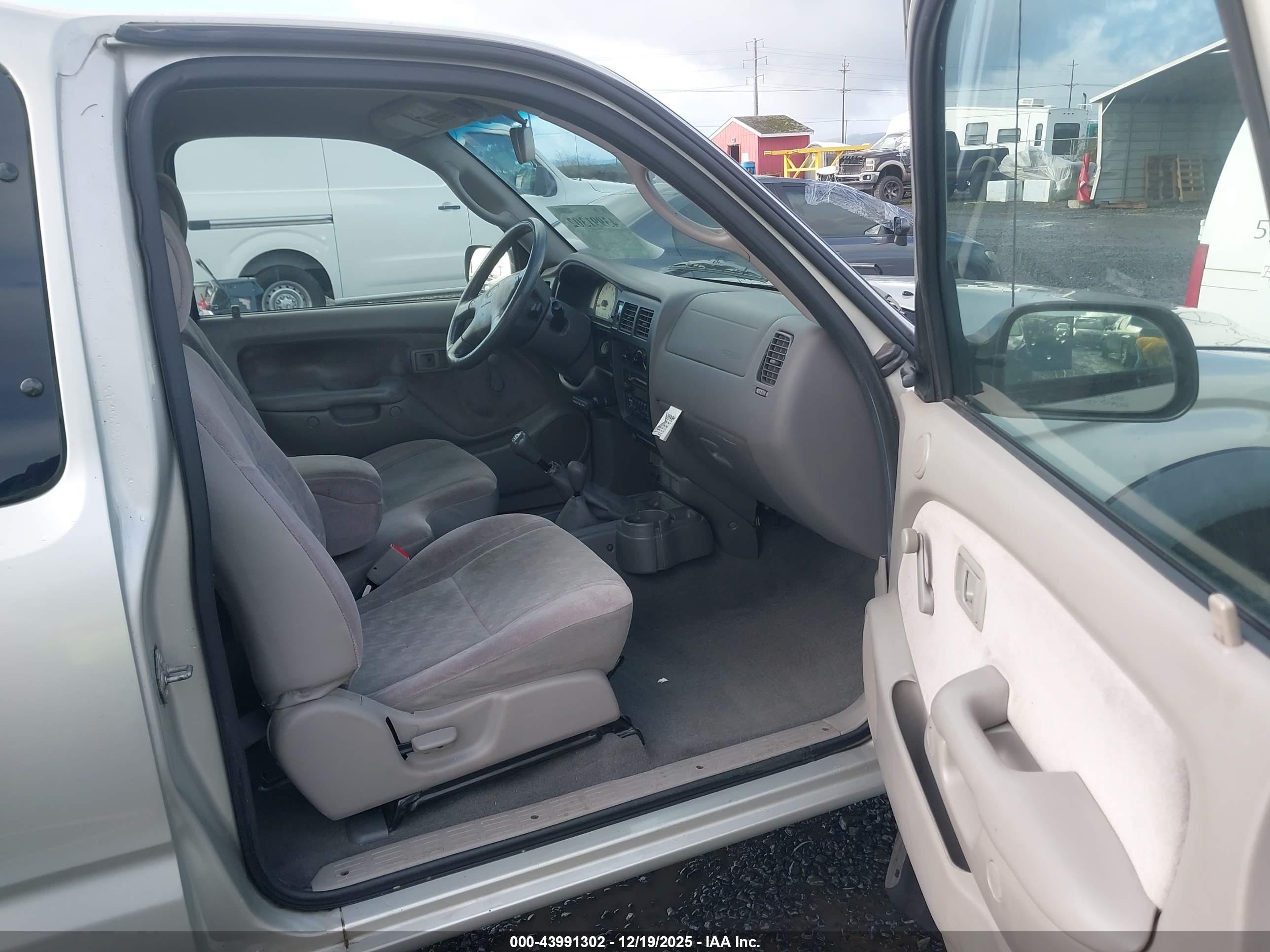 TOYOTA TACOMA image 5
