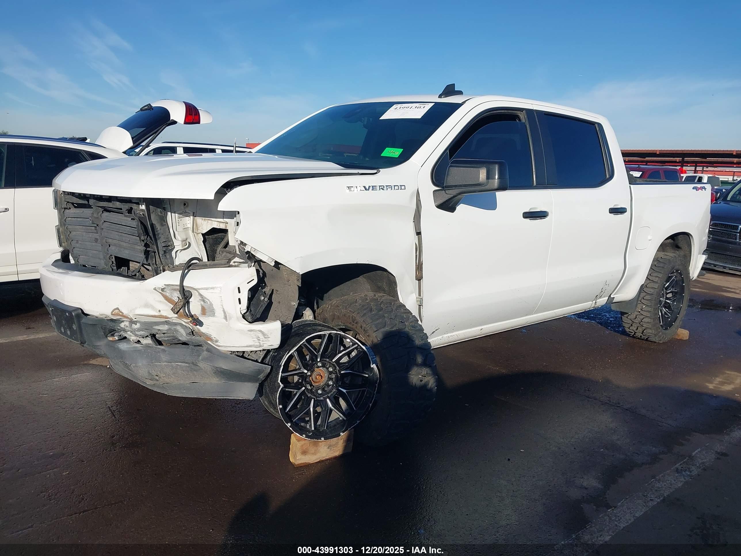 CHEVROLET SILVERADO image 2