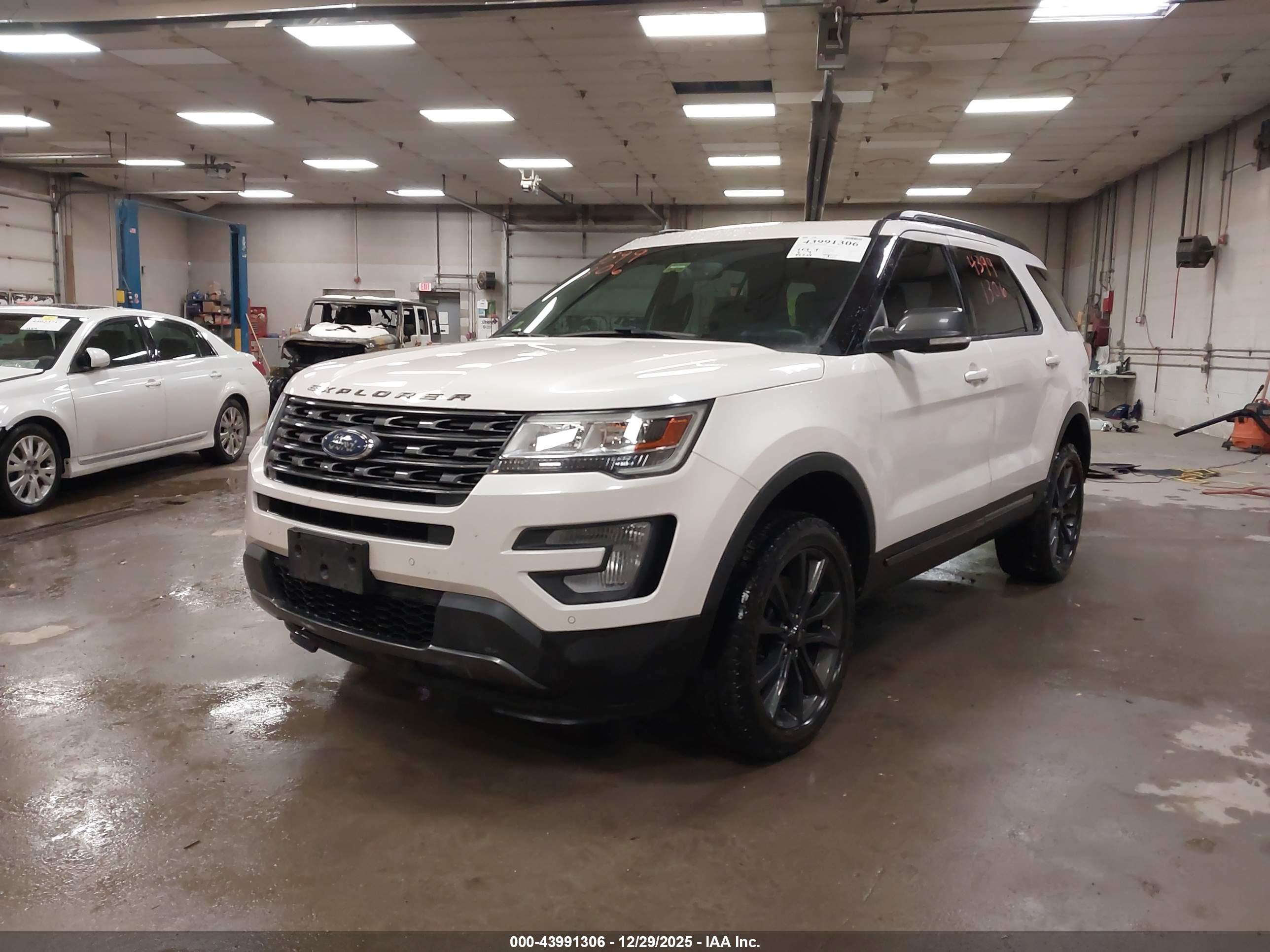 FORD EXPLORER image 2