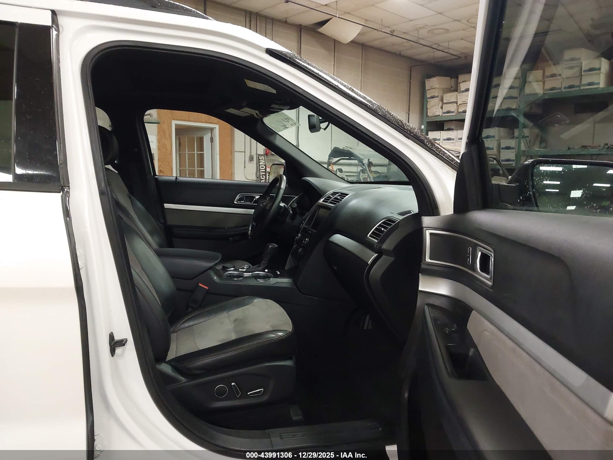 FORD EXPLORER image 5