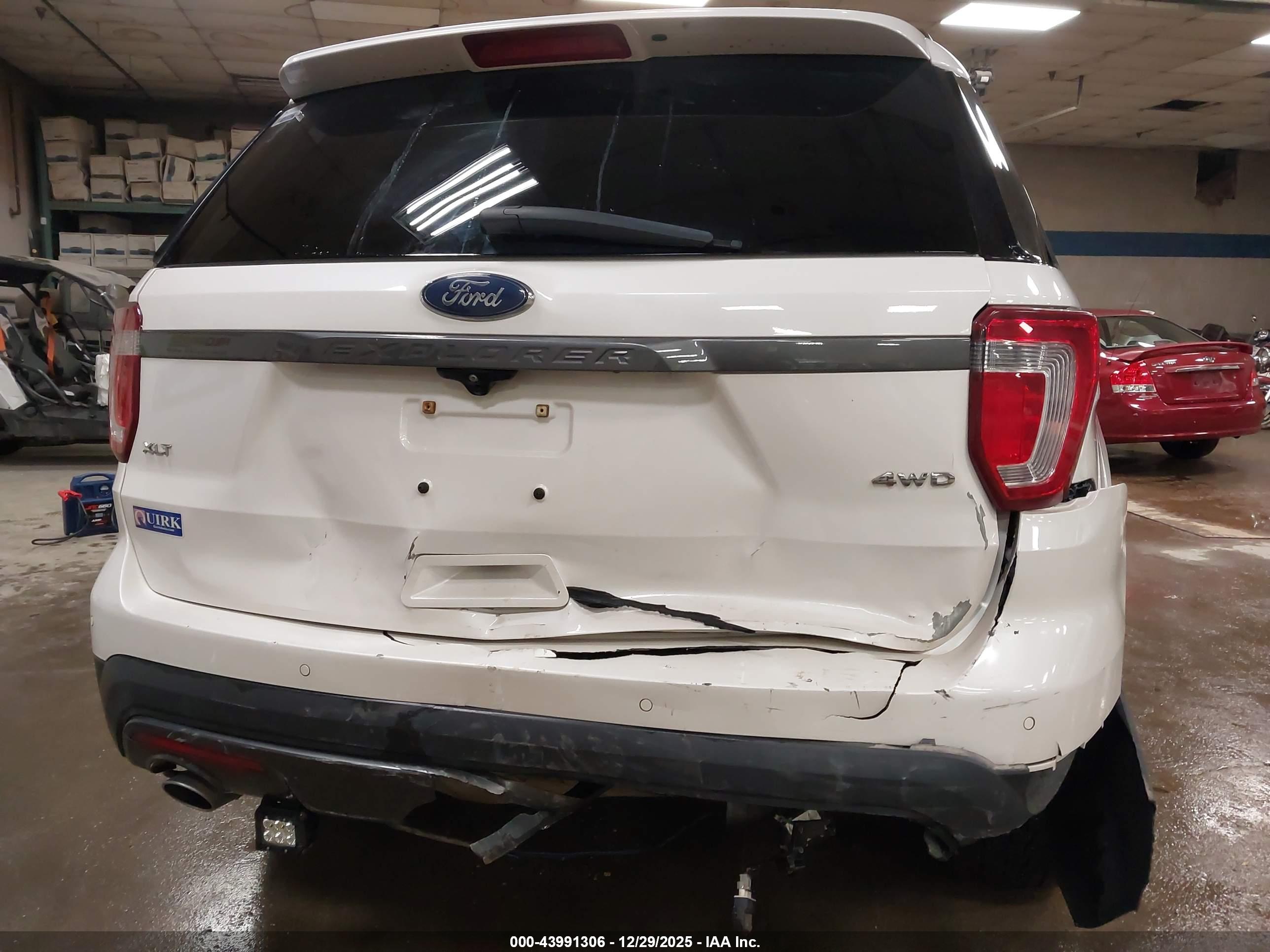FORD EXPLORER image 6