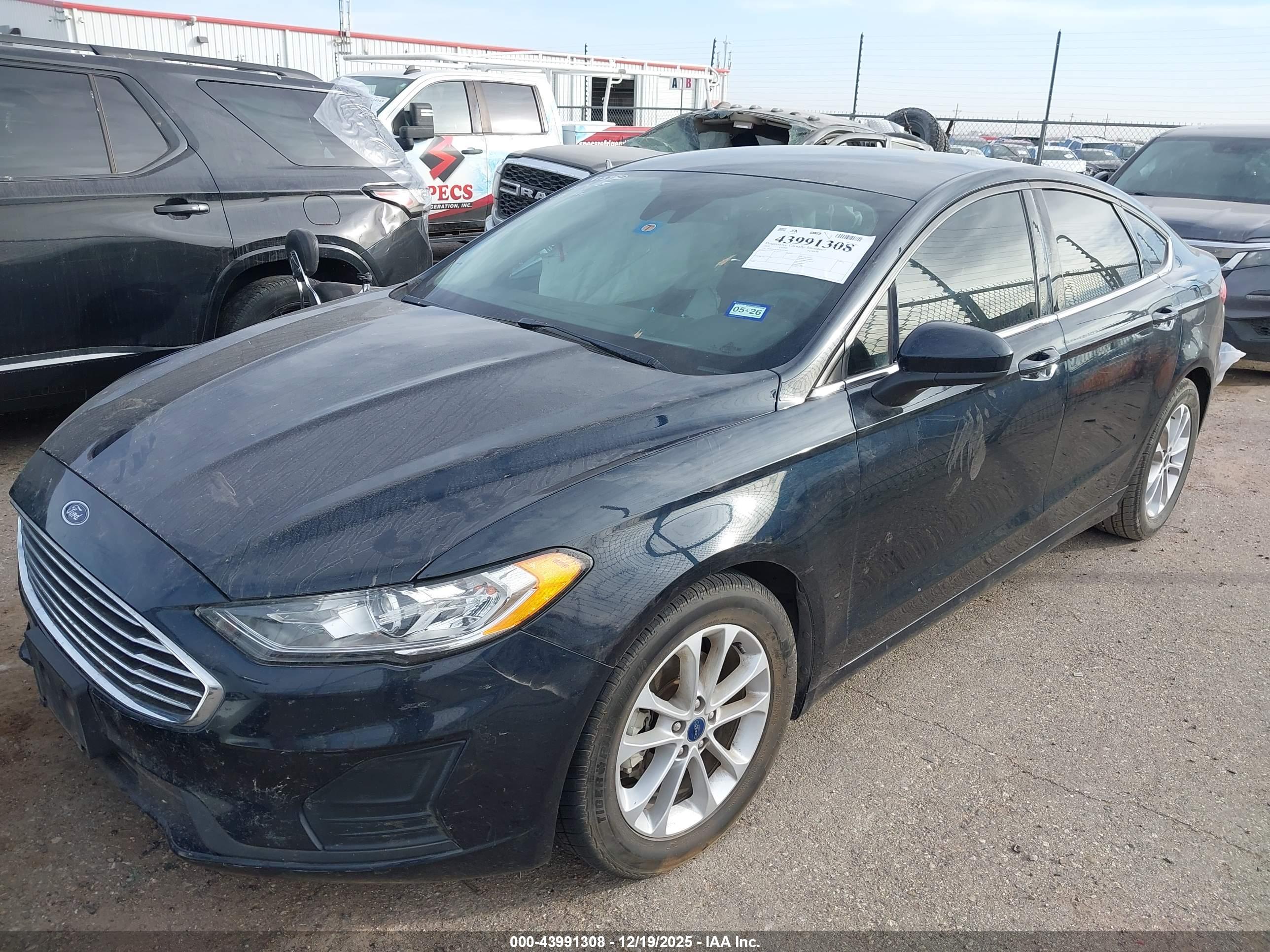 FORD FUSION image 2