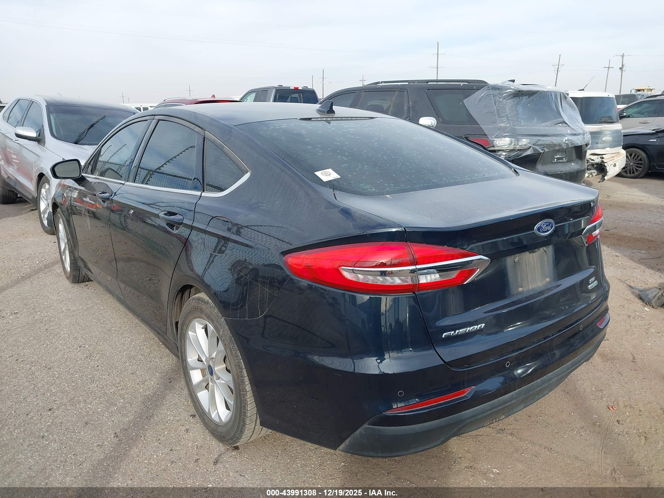FORD FUSION image 3