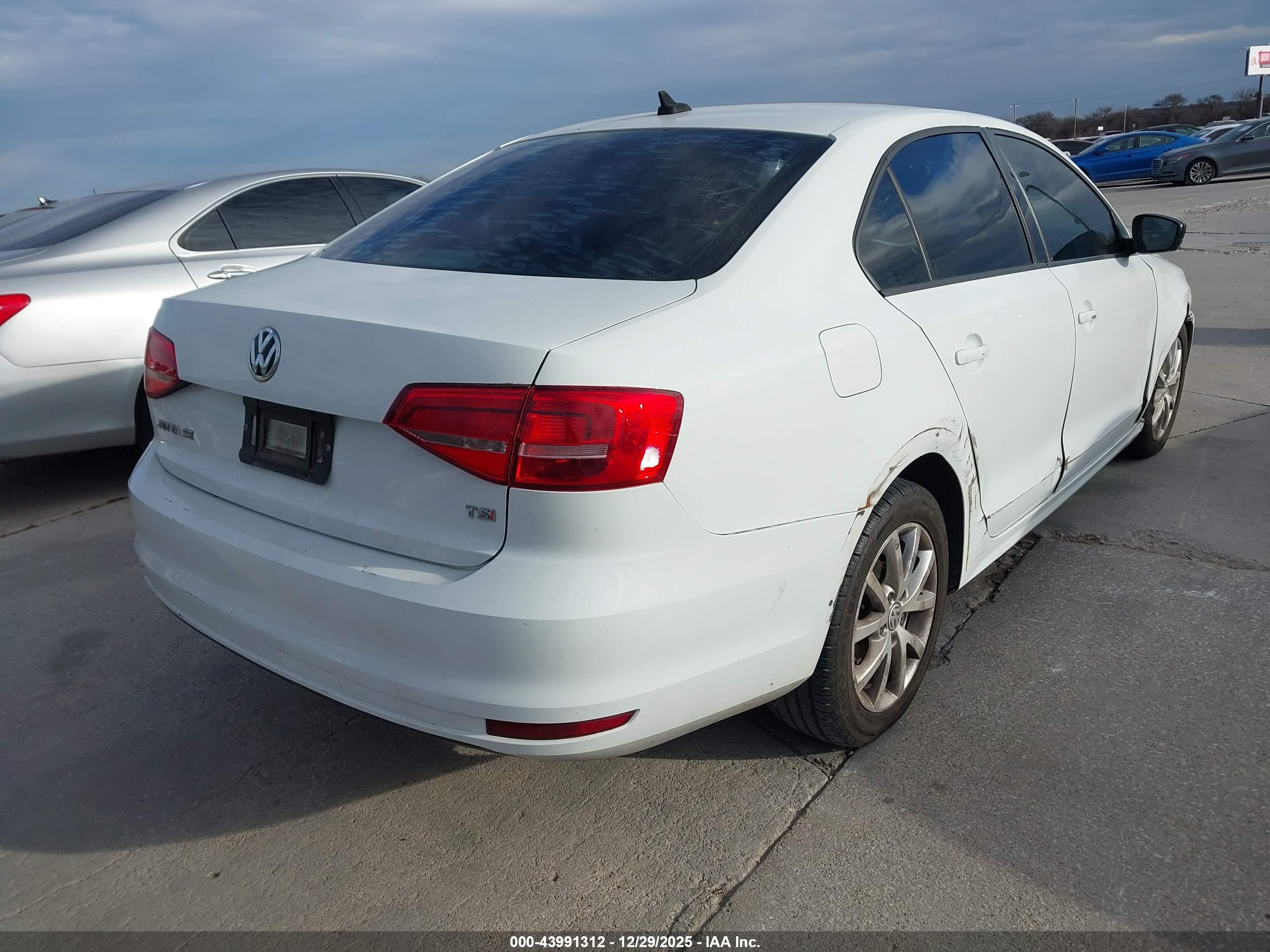 VOLKSWAGEN JETTA image 4