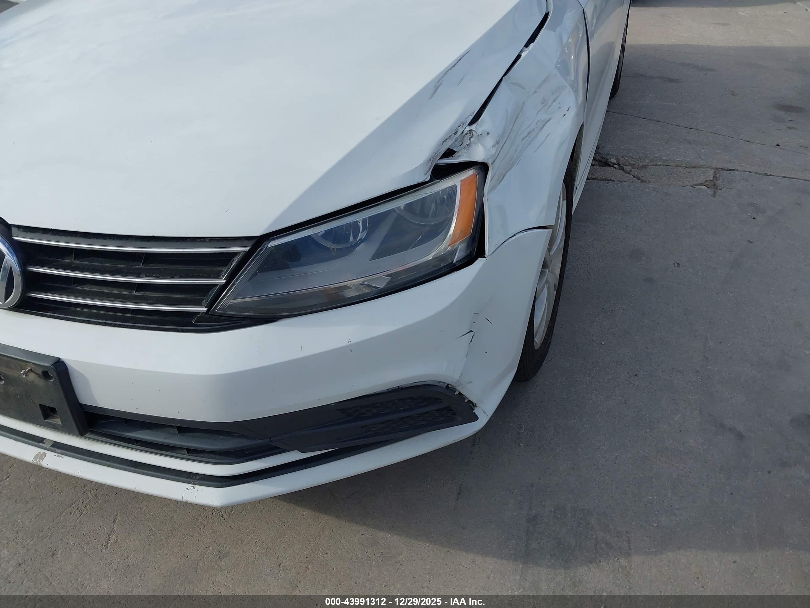 VOLKSWAGEN JETTA image 6