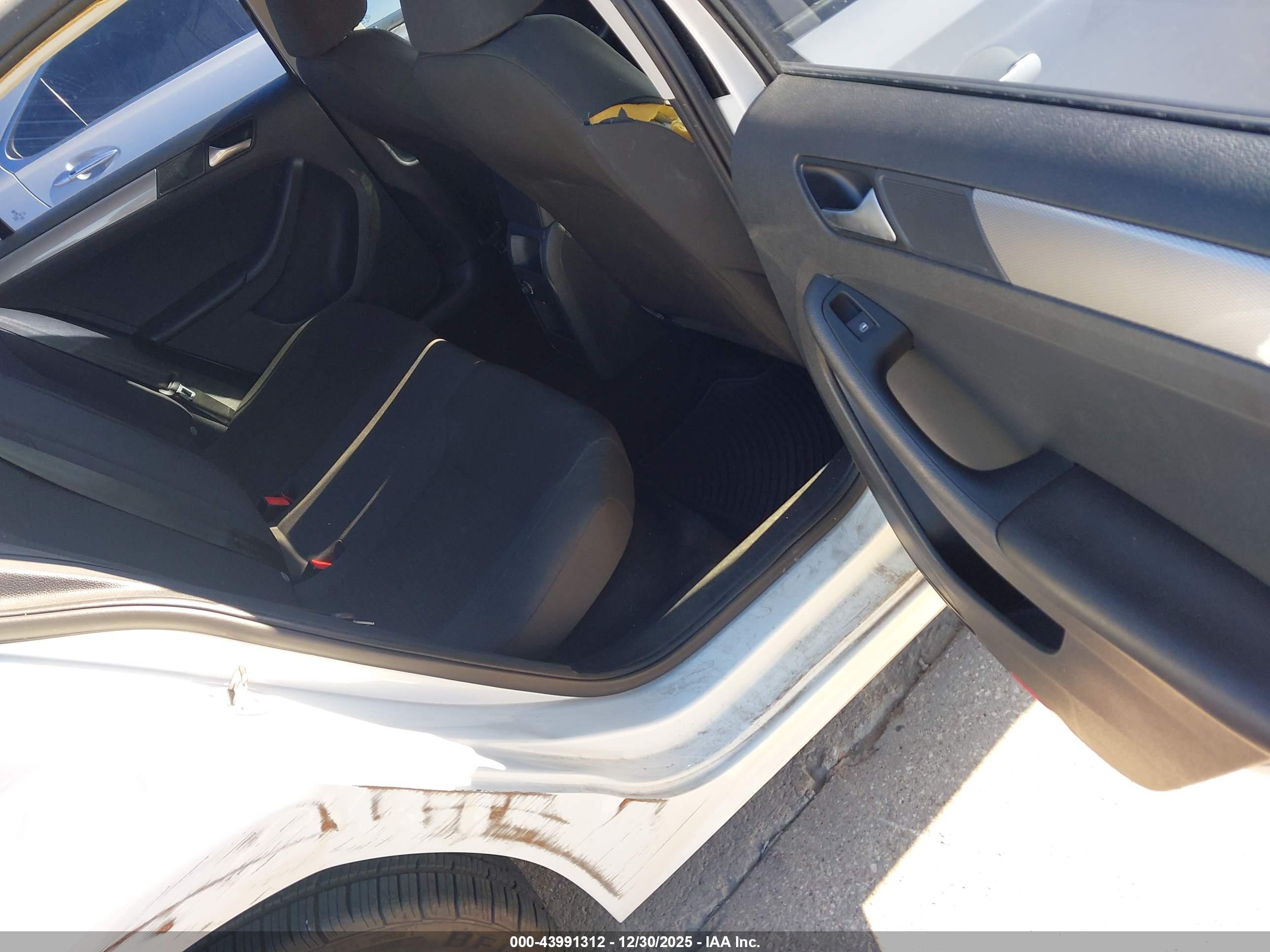 VOLKSWAGEN JETTA image 8