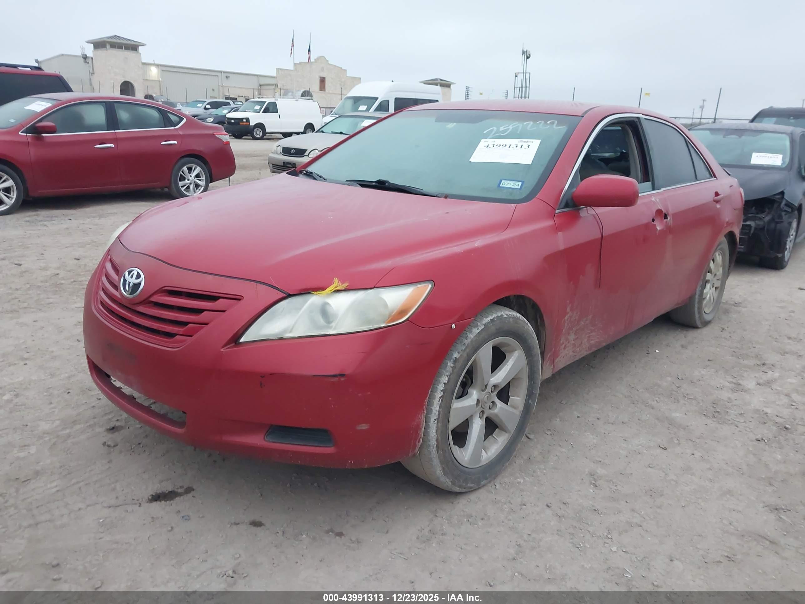TOYOTA CAMRY image 2