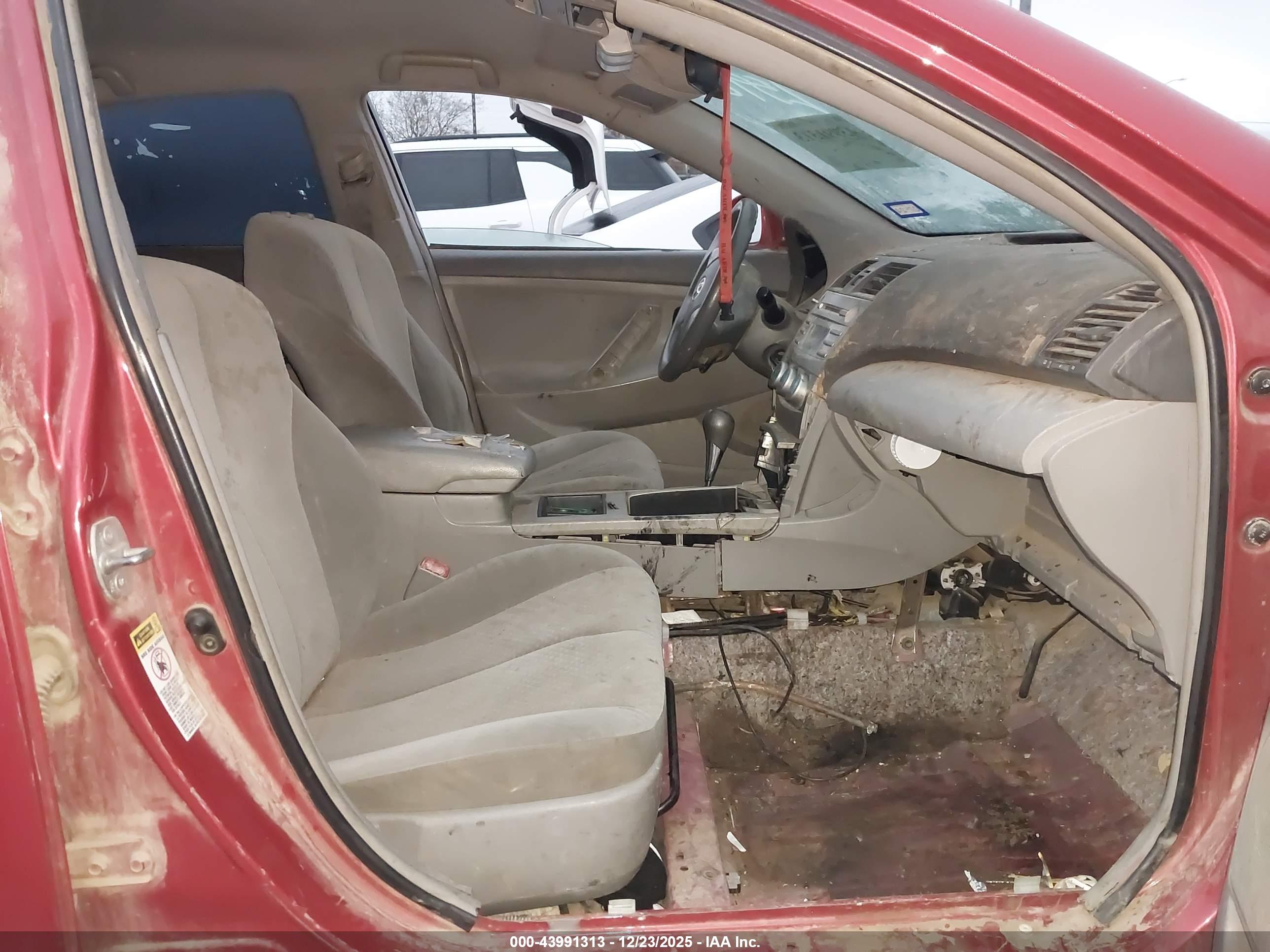 TOYOTA CAMRY image 5