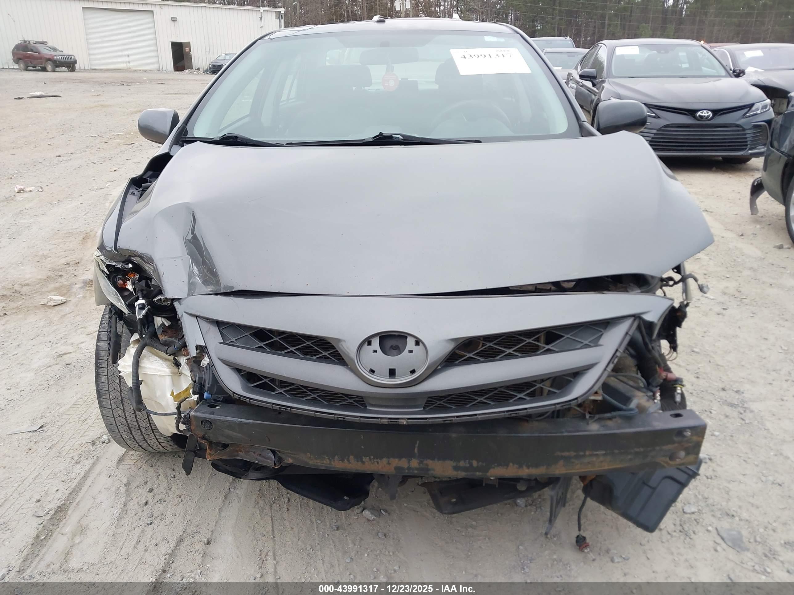 TOYOTA COROLLA image 6