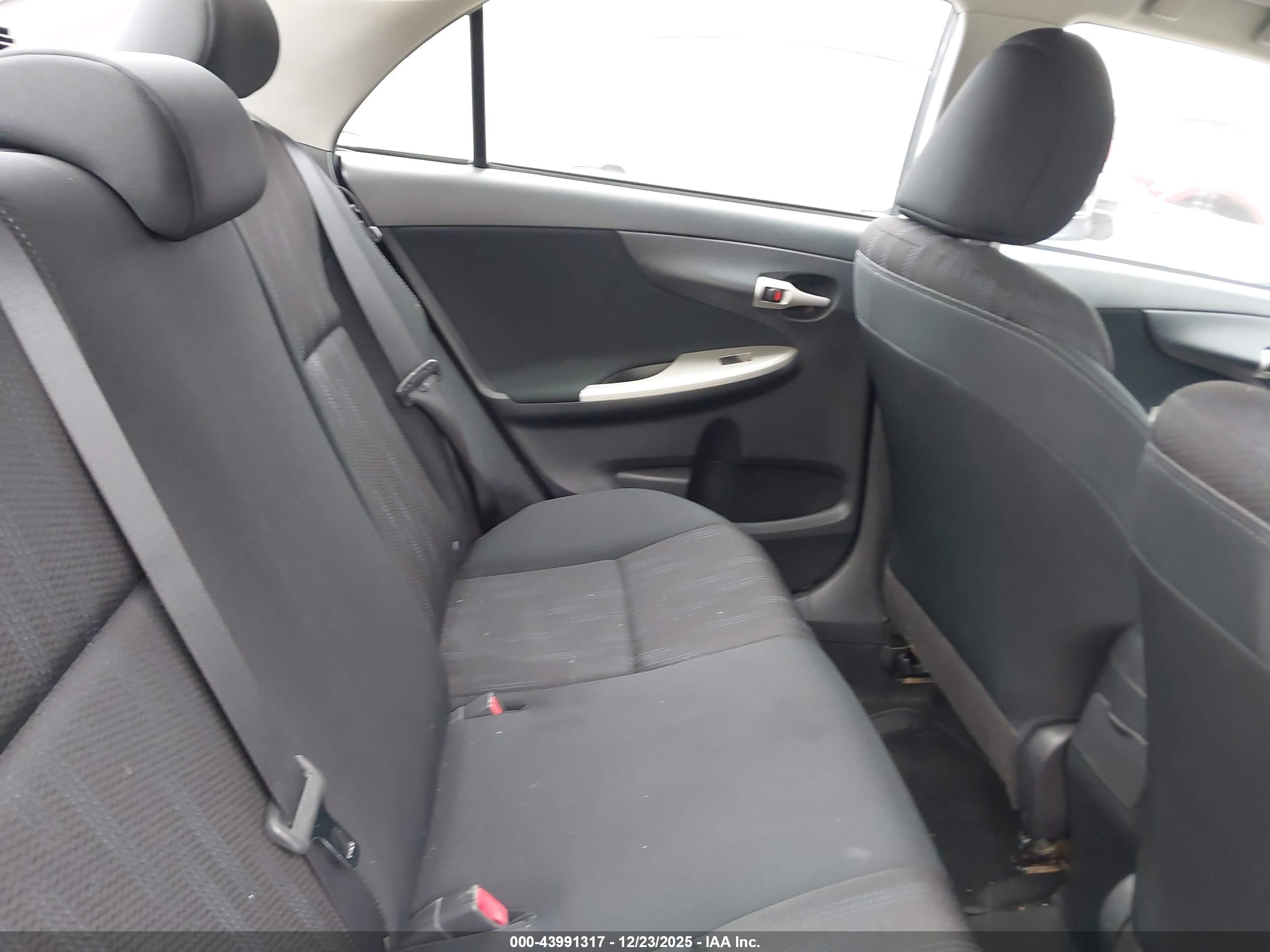 TOYOTA COROLLA image 8