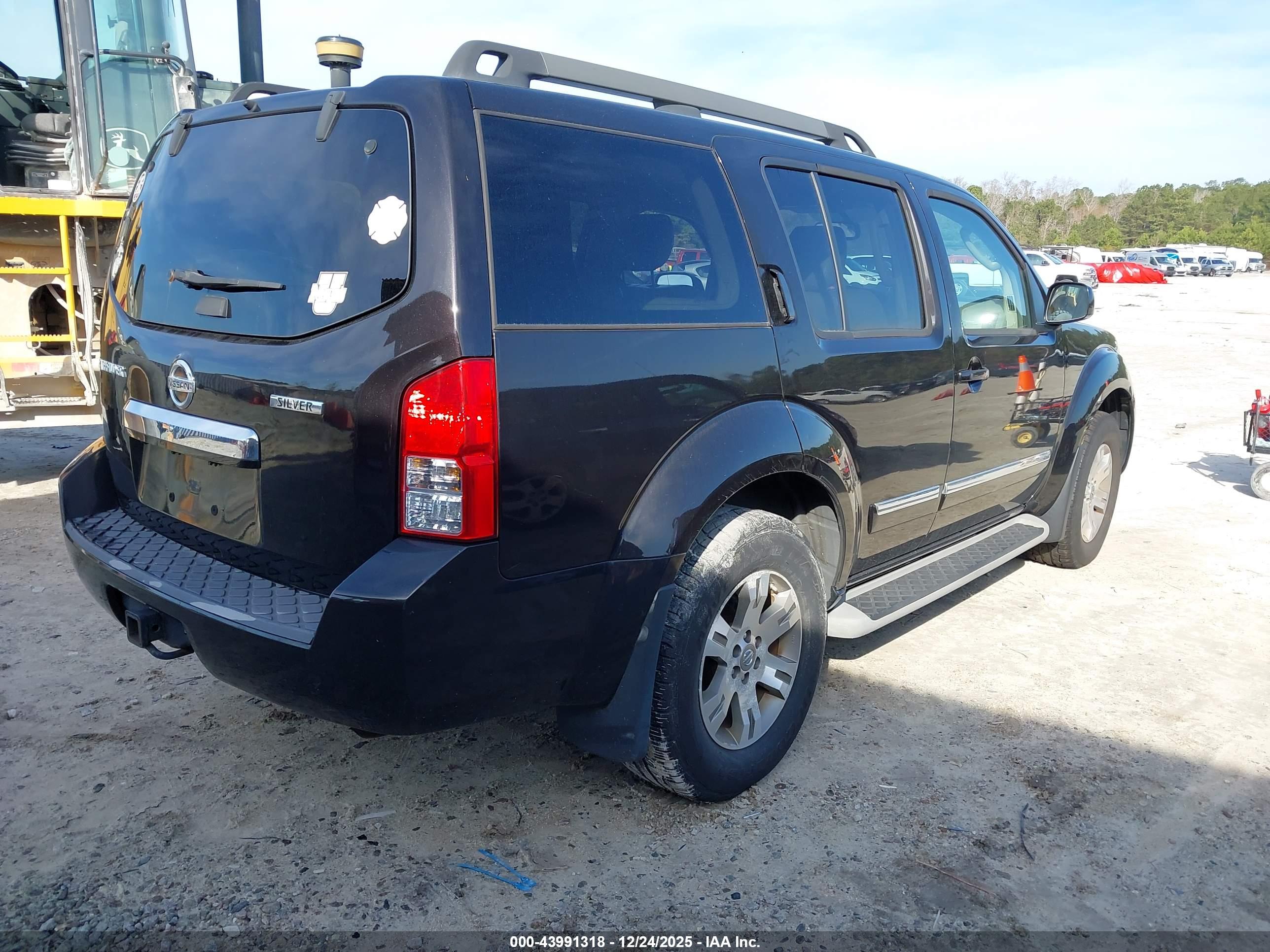 NISSAN PATHFINDER image 4
