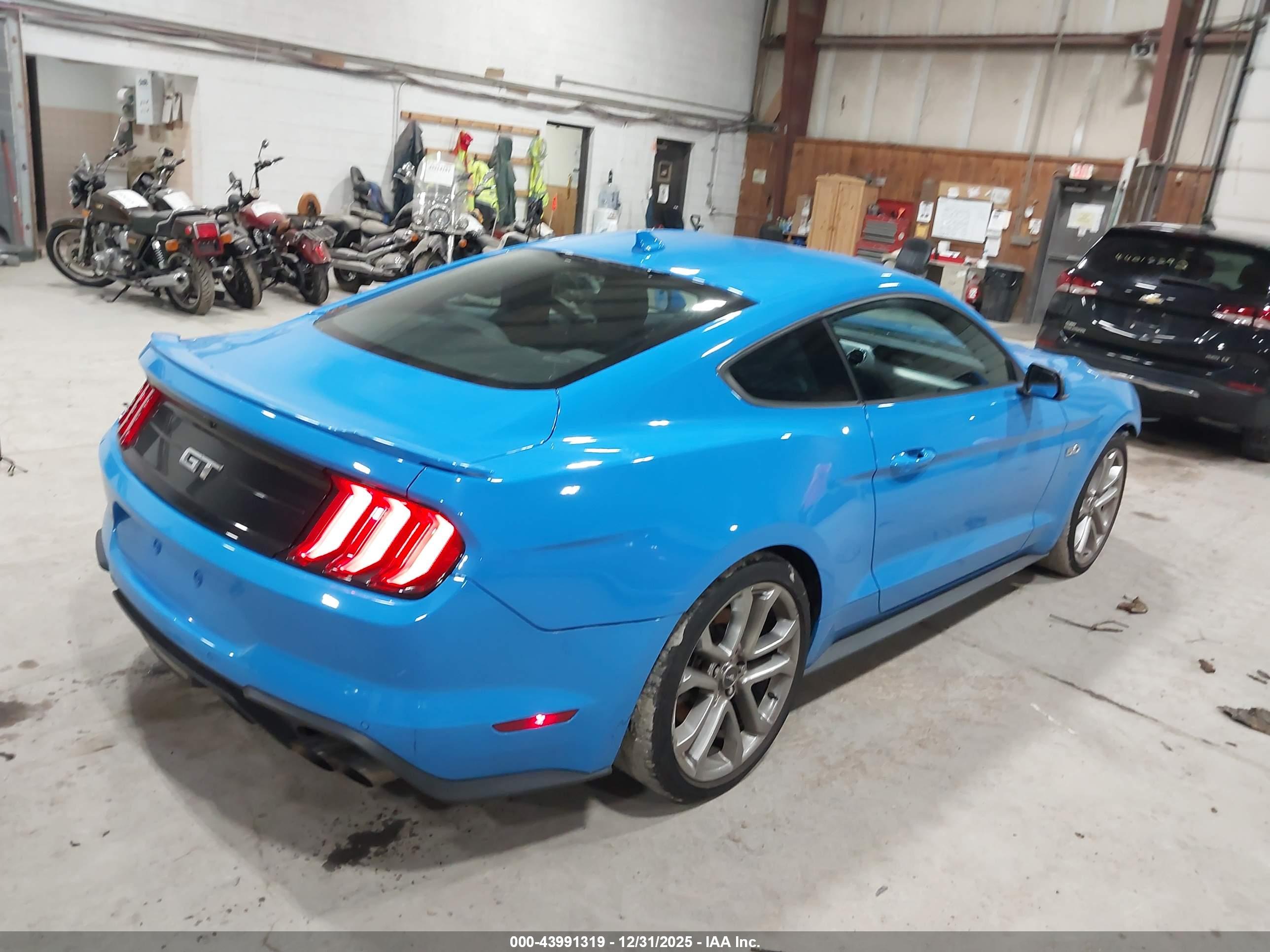 FORD MUSTANG image 4