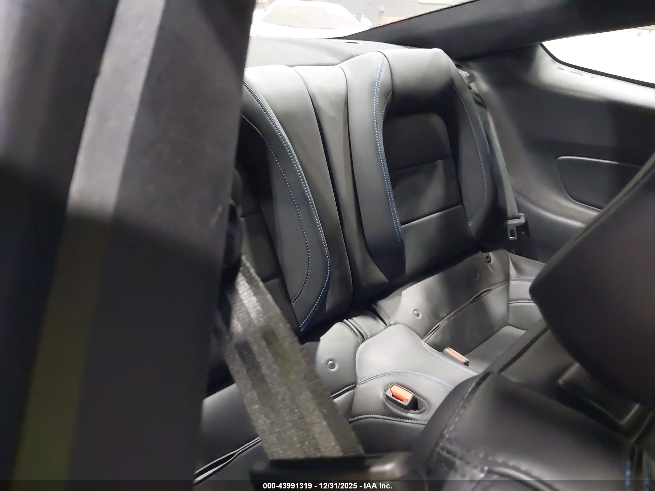 FORD MUSTANG image 8
