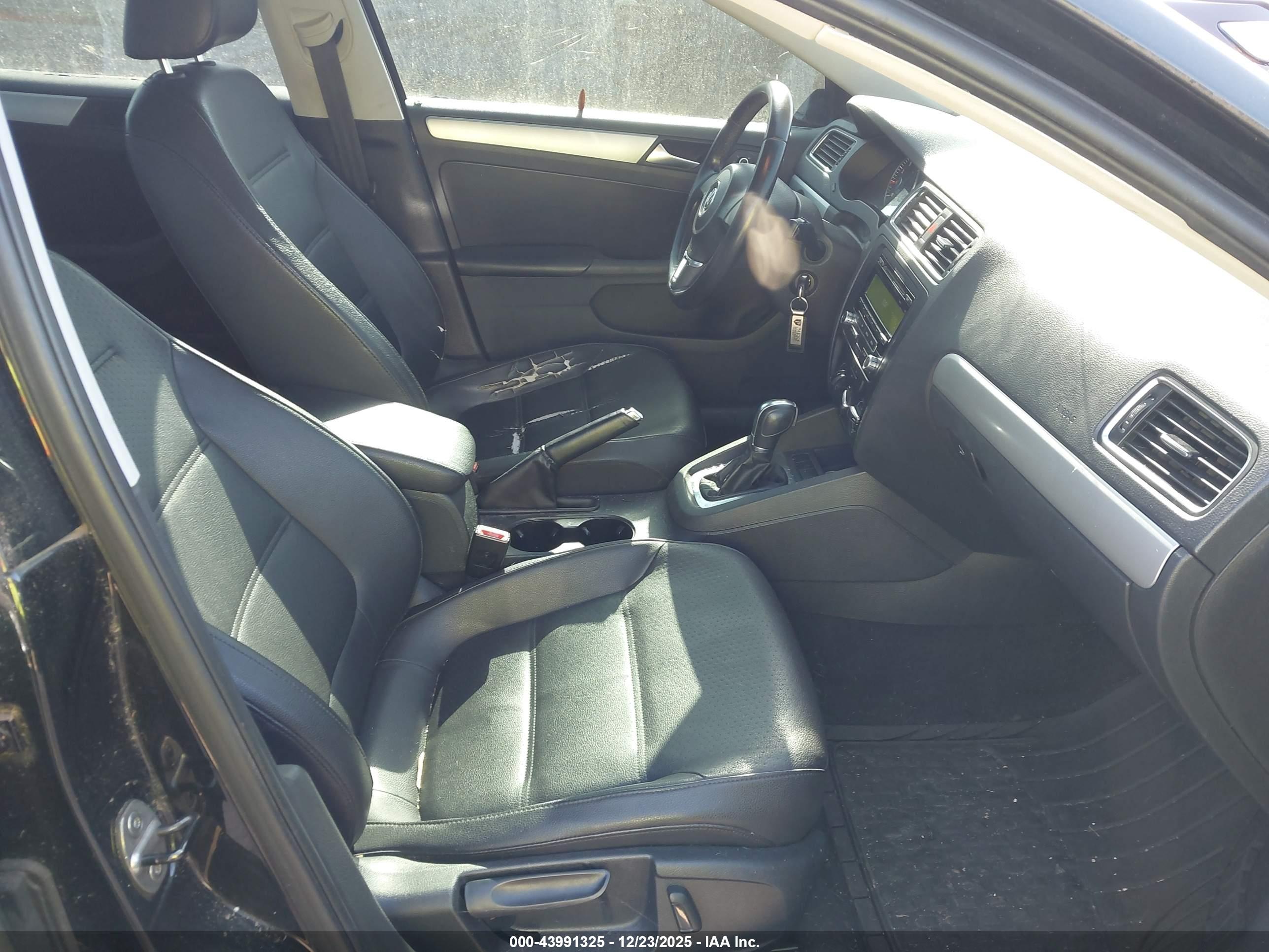 VOLKSWAGEN JETTA image 5
