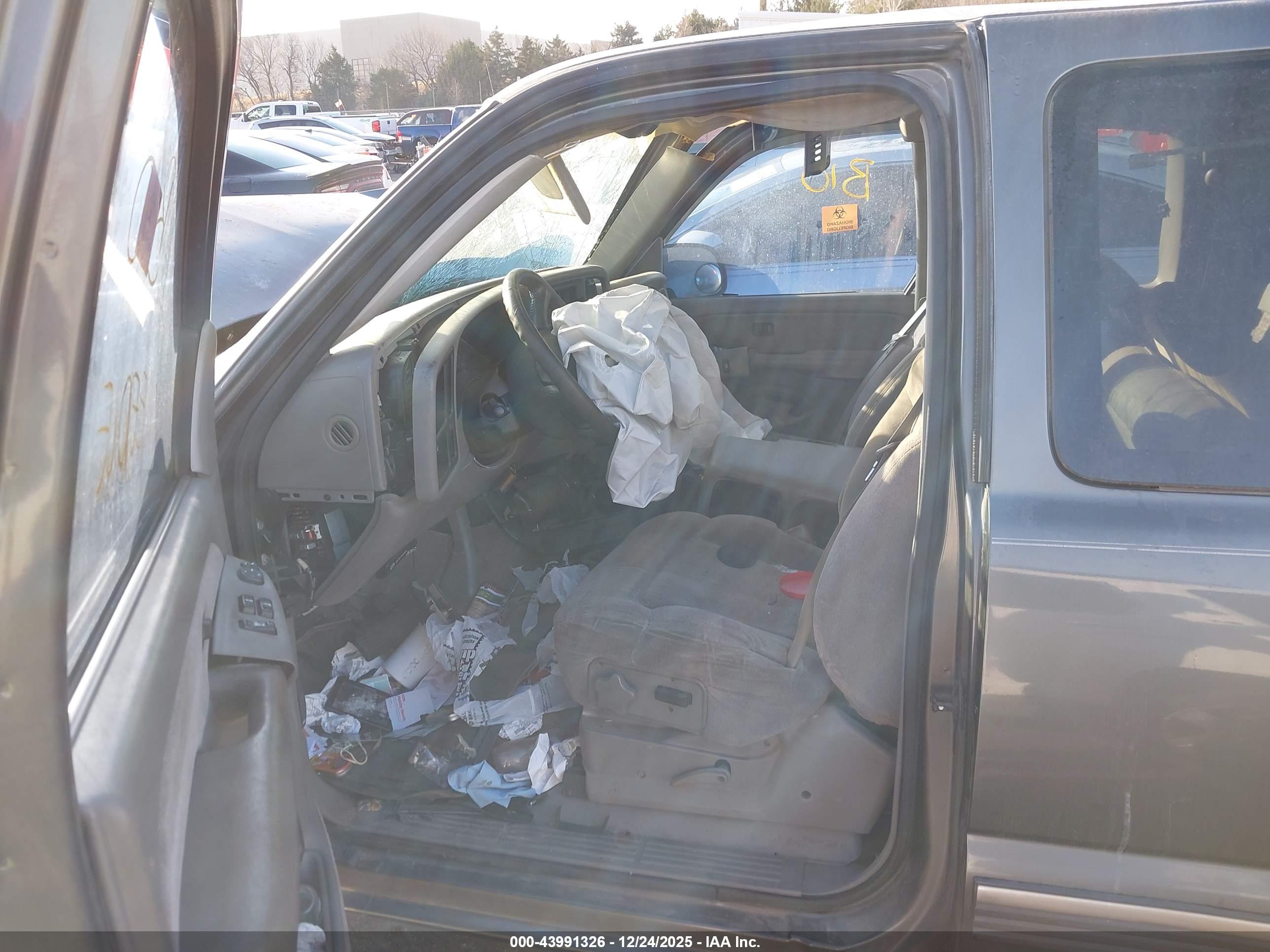 CHEVROLET SILVERADO image 5
