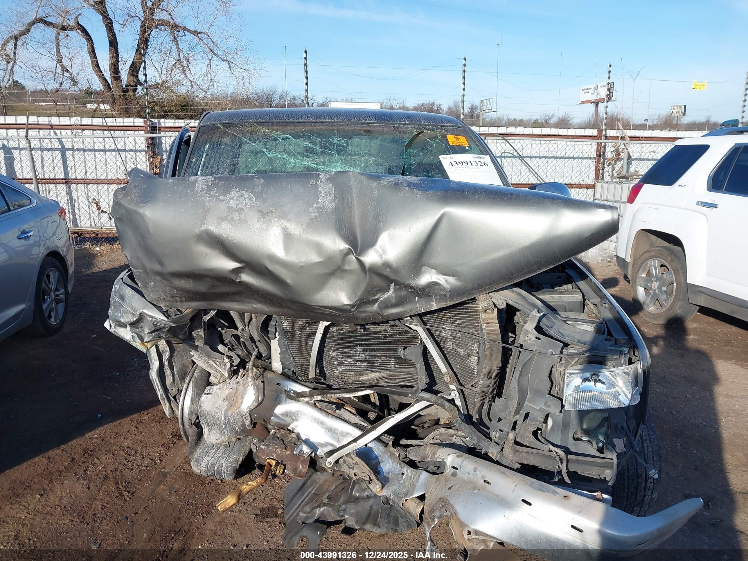 CHEVROLET SILVERADO image 6