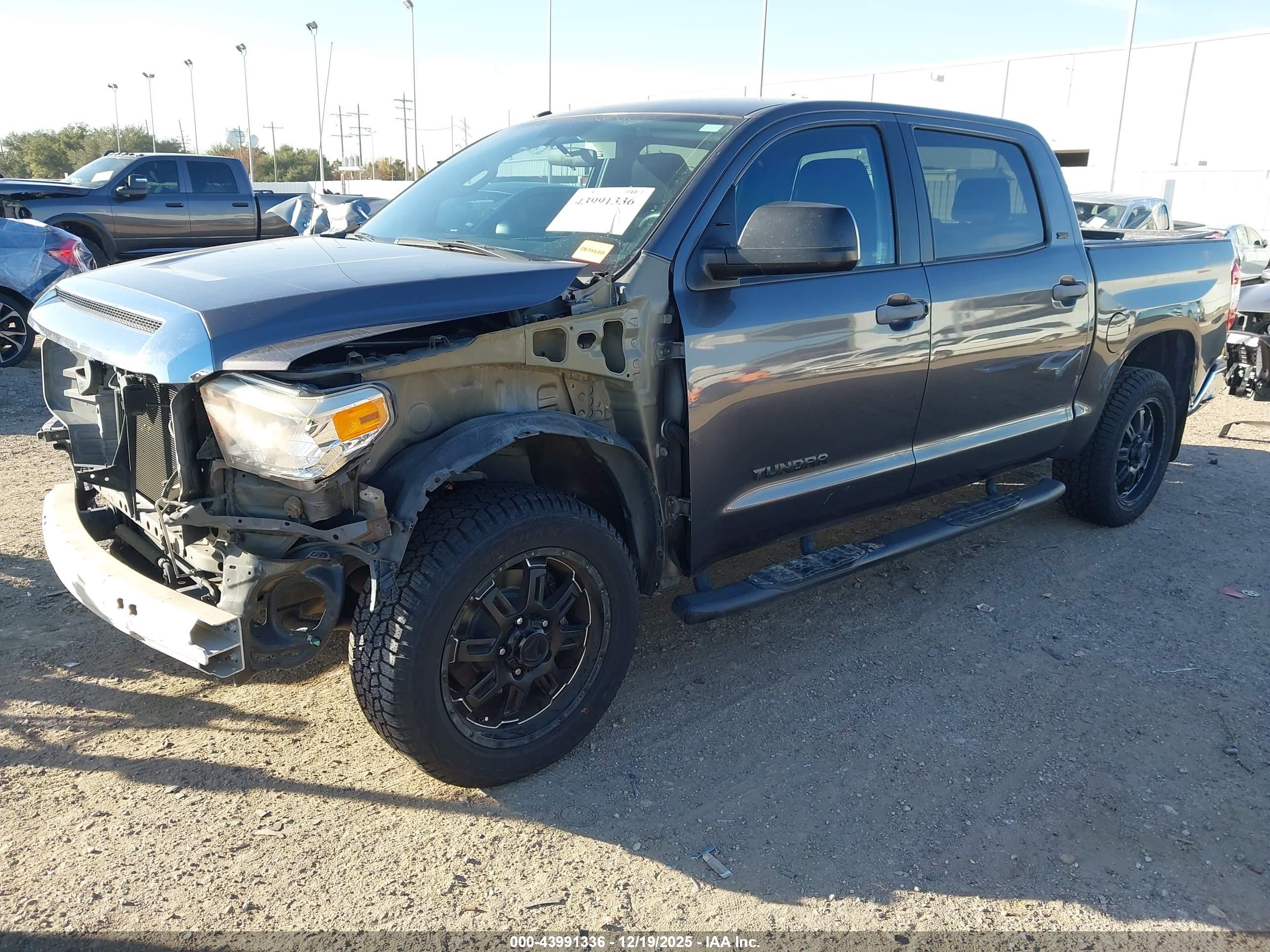 TOYOTA TUNDRA image 2