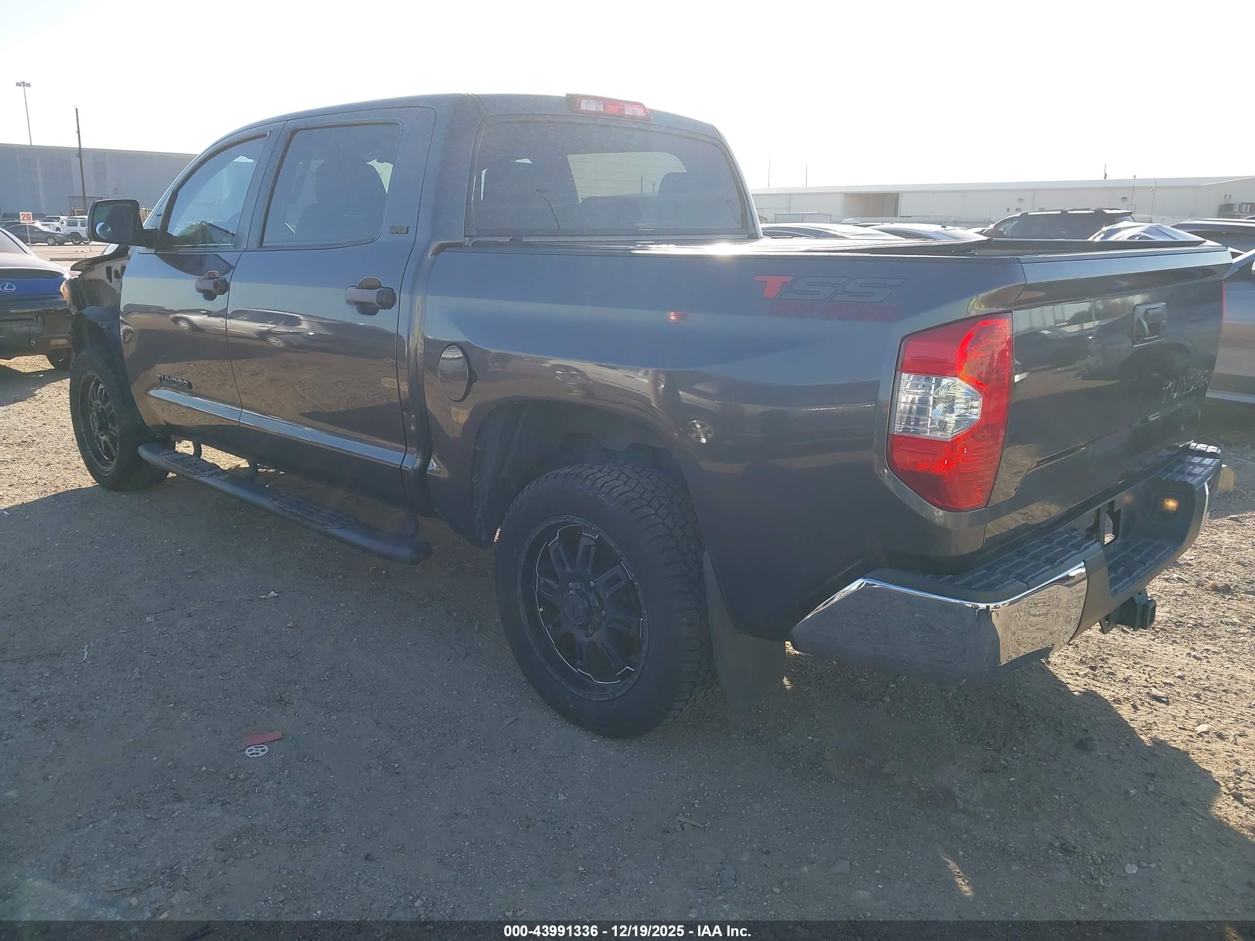 TOYOTA TUNDRA image 3