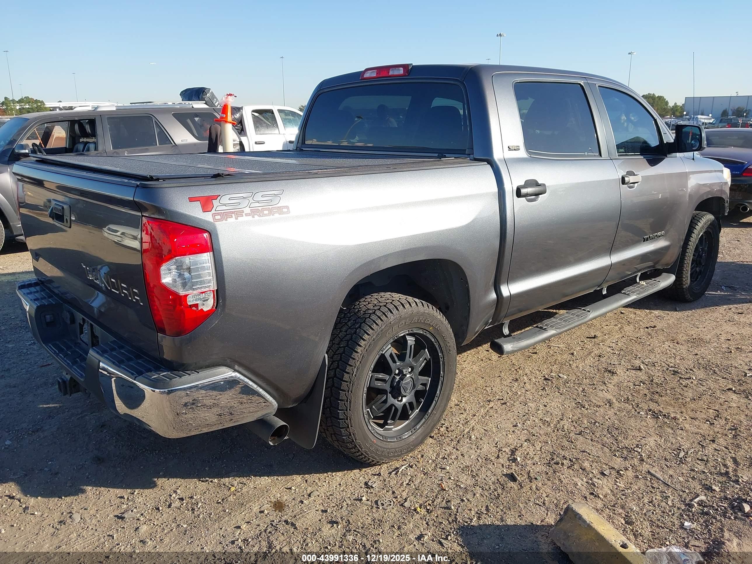 TOYOTA TUNDRA image 4