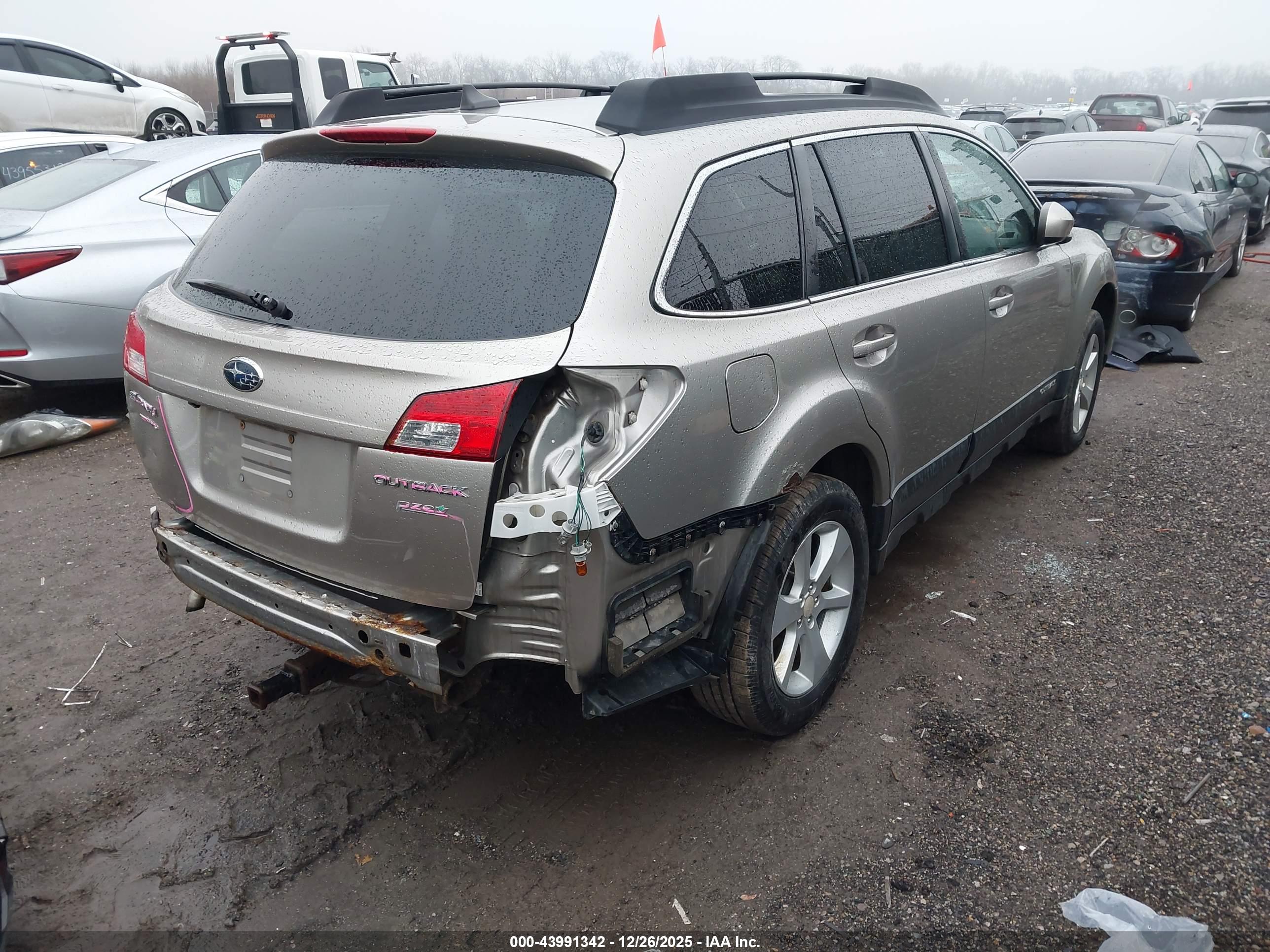 SUBARU OUTBACK image 4