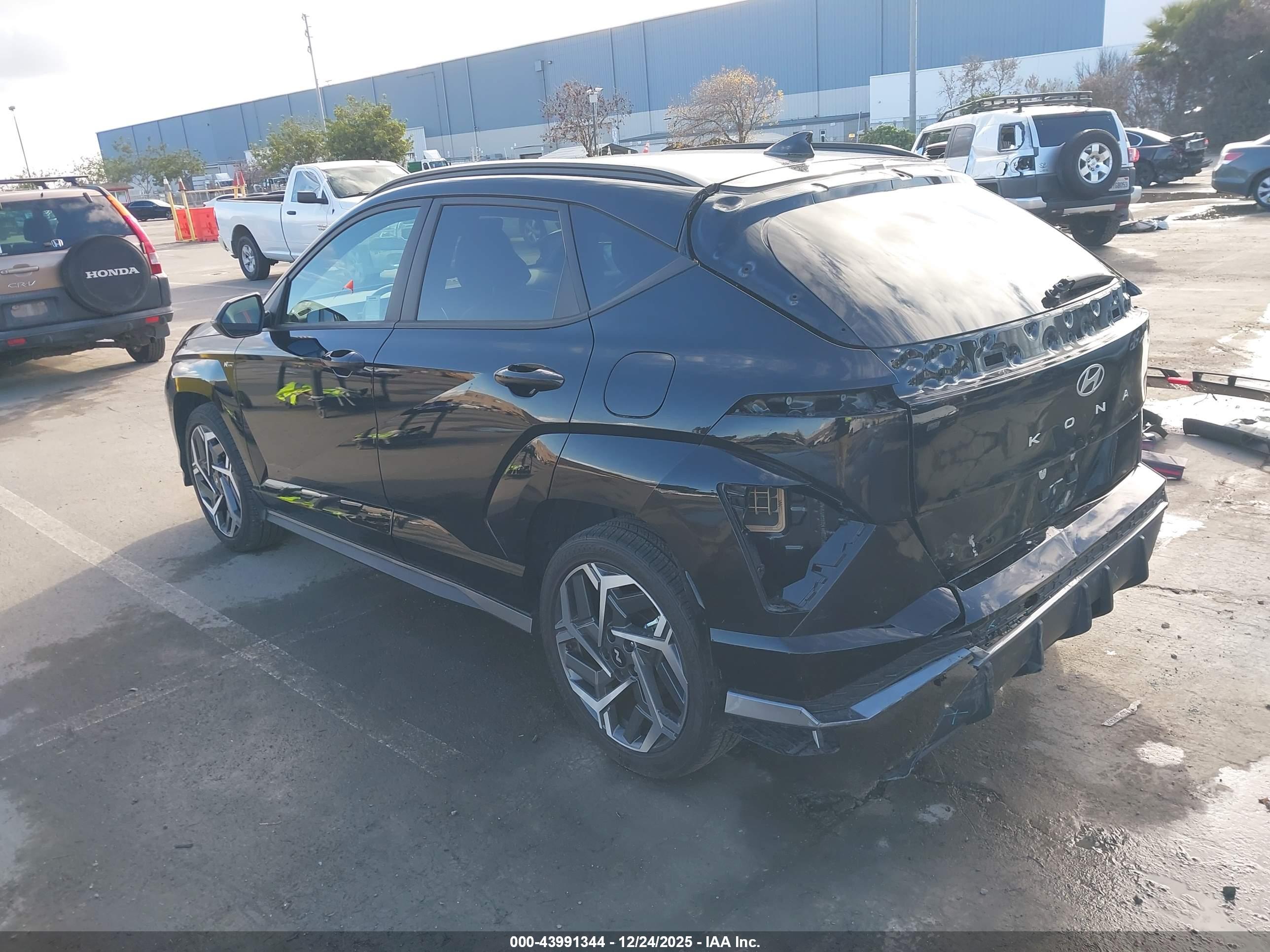 HYUNDAI KONA image 3